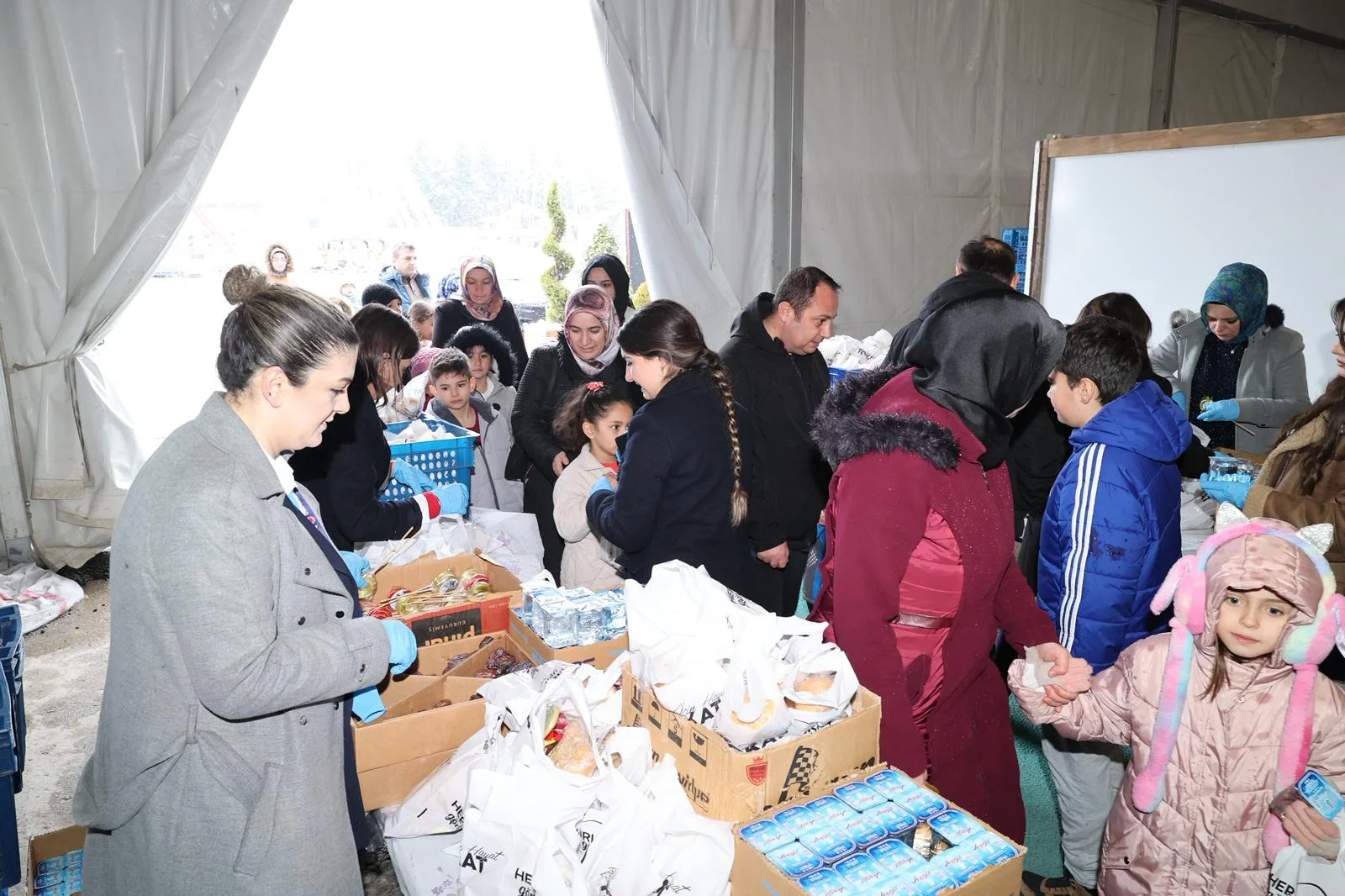 RAMAZAN’IN EN NEŞELİ İFTARI: TEKNE ORUCUM'A YÜZLERCE ÇOCUK KATILDI - Görsel 4