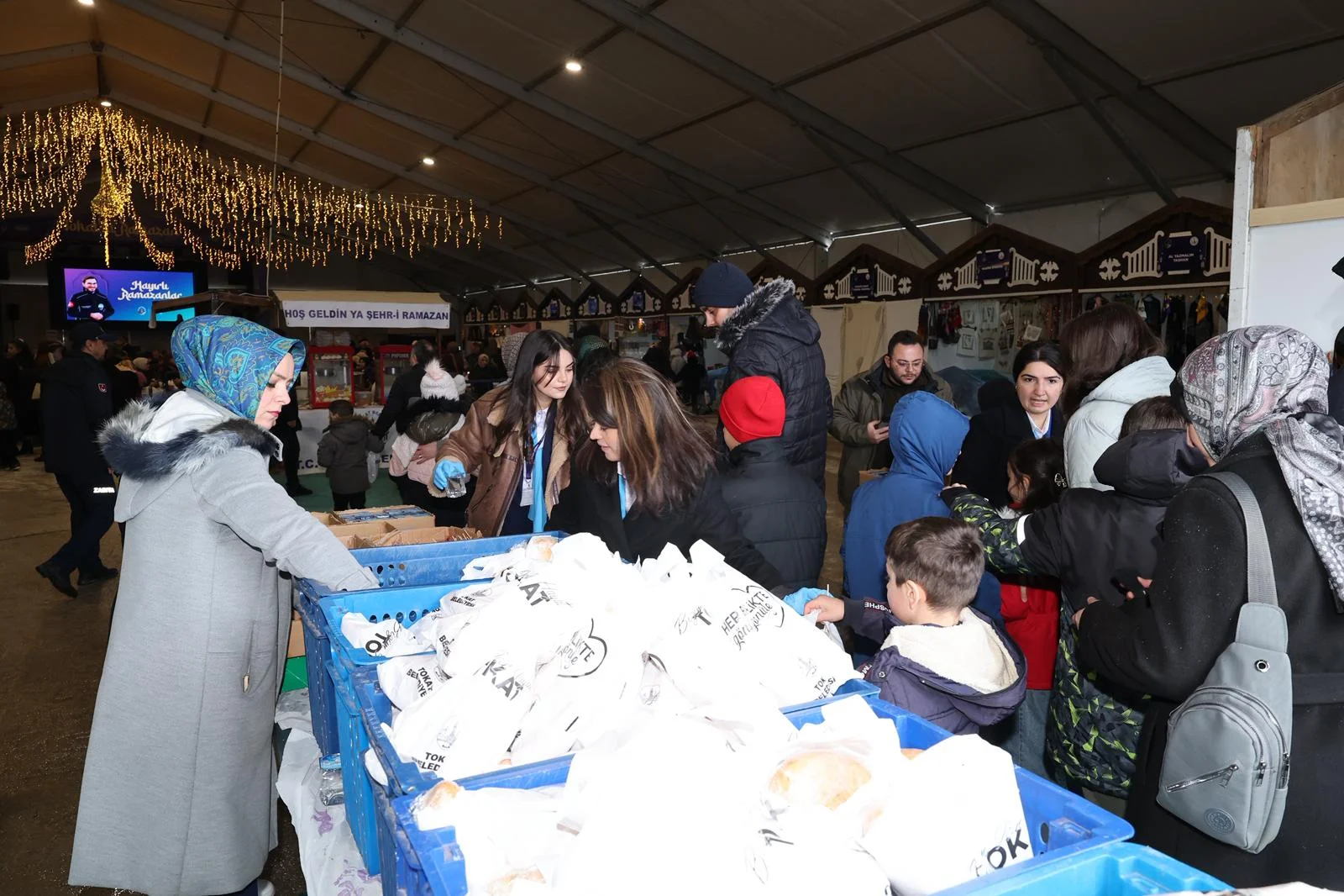 RAMAZAN’IN EN NEŞELİ İFTARI: TEKNE ORUCUM'A YÜZLERCE ÇOCUK KATILDI - Görsel 7