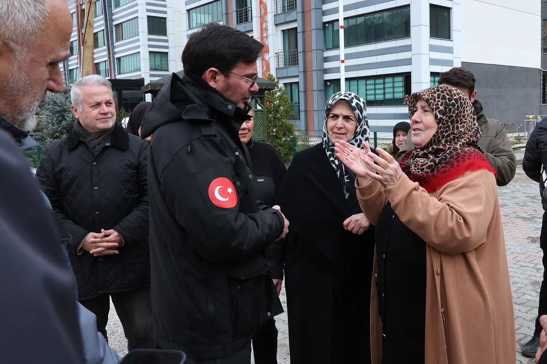 BAŞKAN YAZICIOĞLU KEMER MAHALLESİ’NDE VATANDAŞLARLA BULUŞTU - Görsel 3
