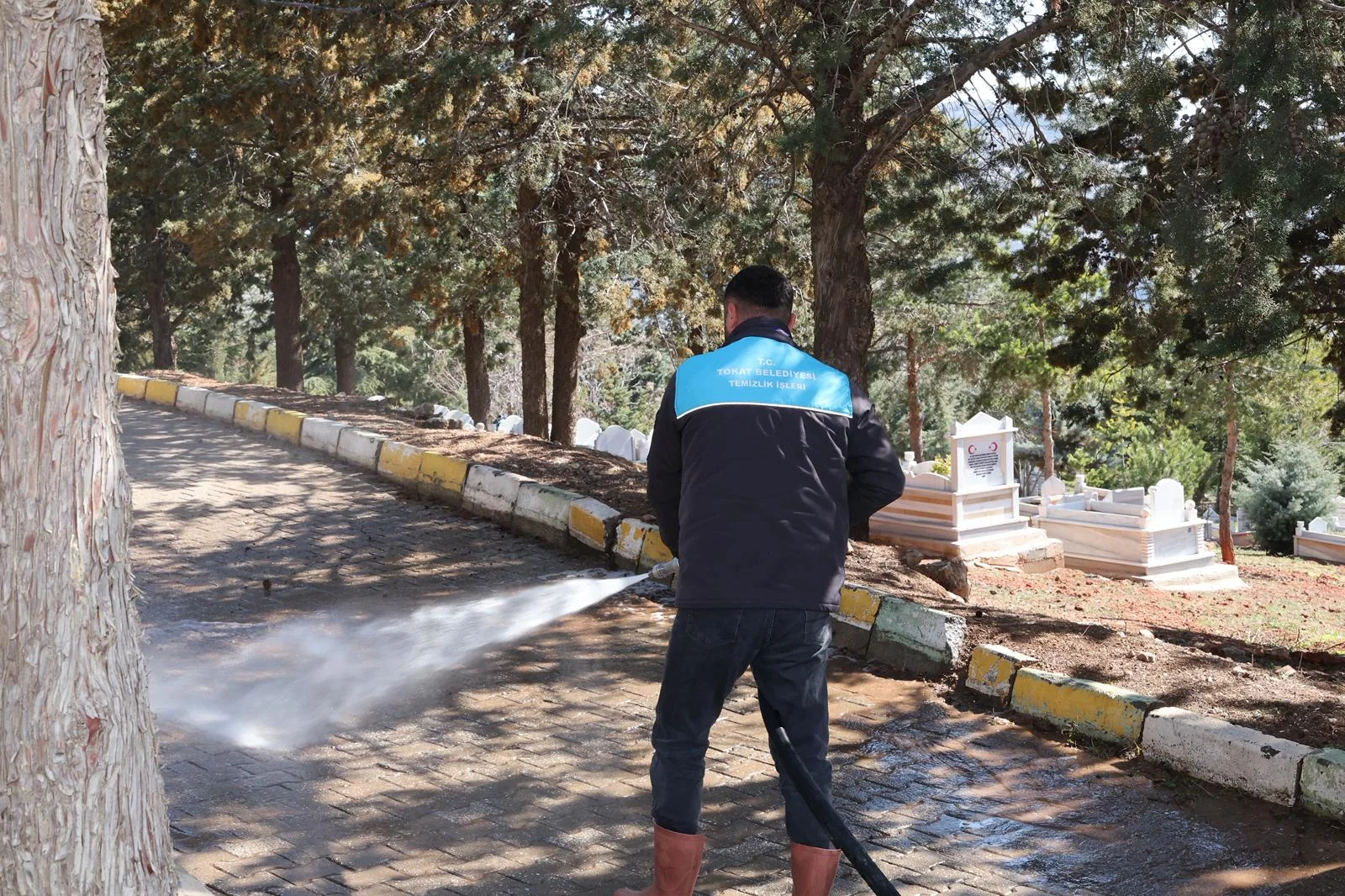 BAYRAM ÖNCESİ MEZARLIKLARDA KAPSAMLI ÇALIŞMA - Görsel 7