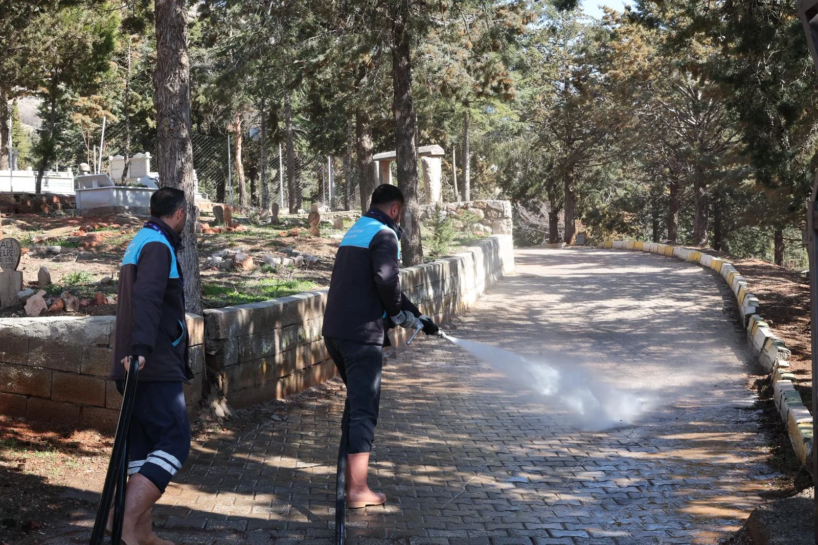 BAYRAM ÖNCESİ MEZARLIKLARDA KAPSAMLI ÇALIŞMA - Görsel 8