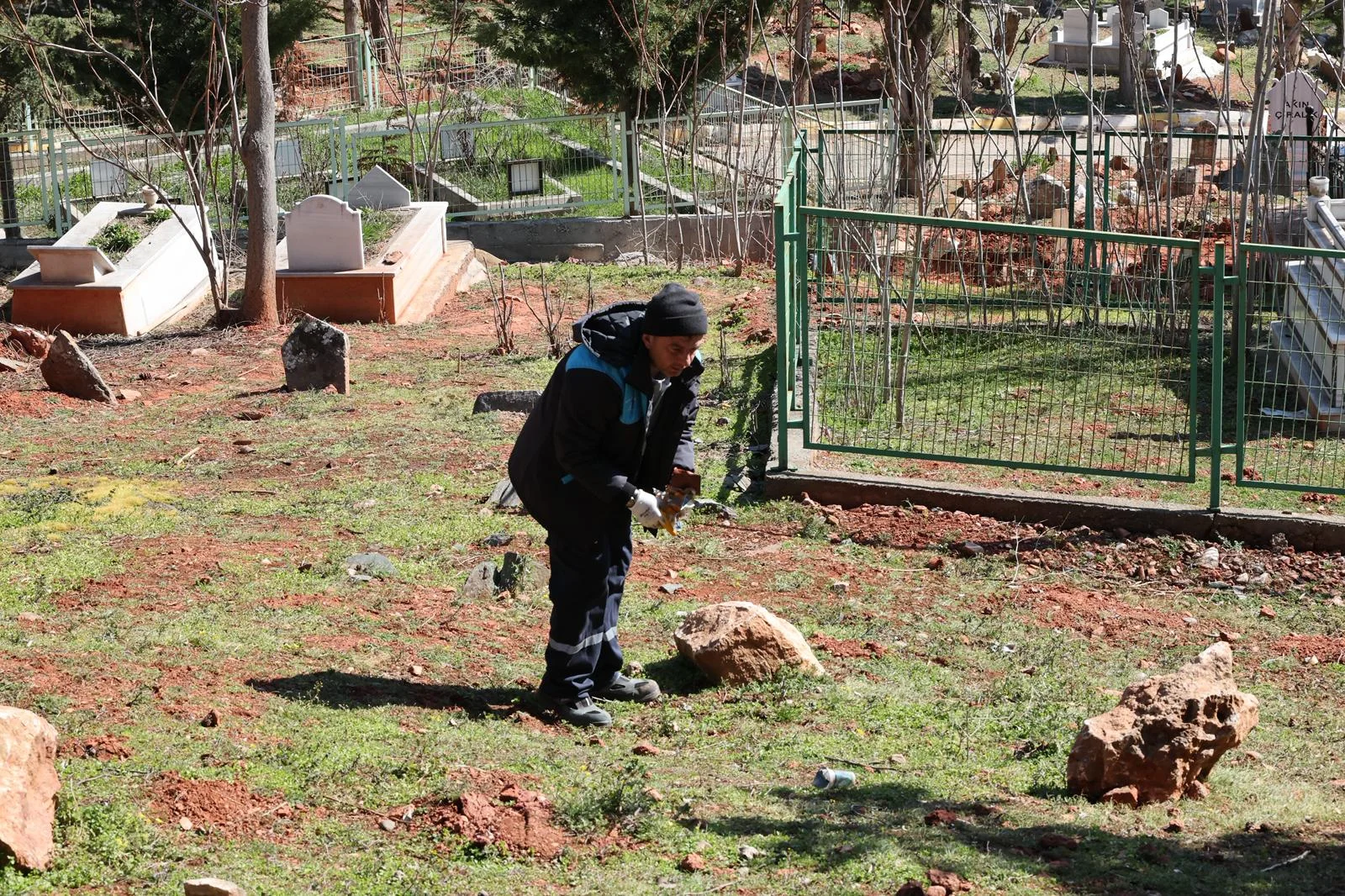BAYRAM ÖNCESİ MEZARLIKLARDA KAPSAMLI ÇALIŞMA - Görsel 9