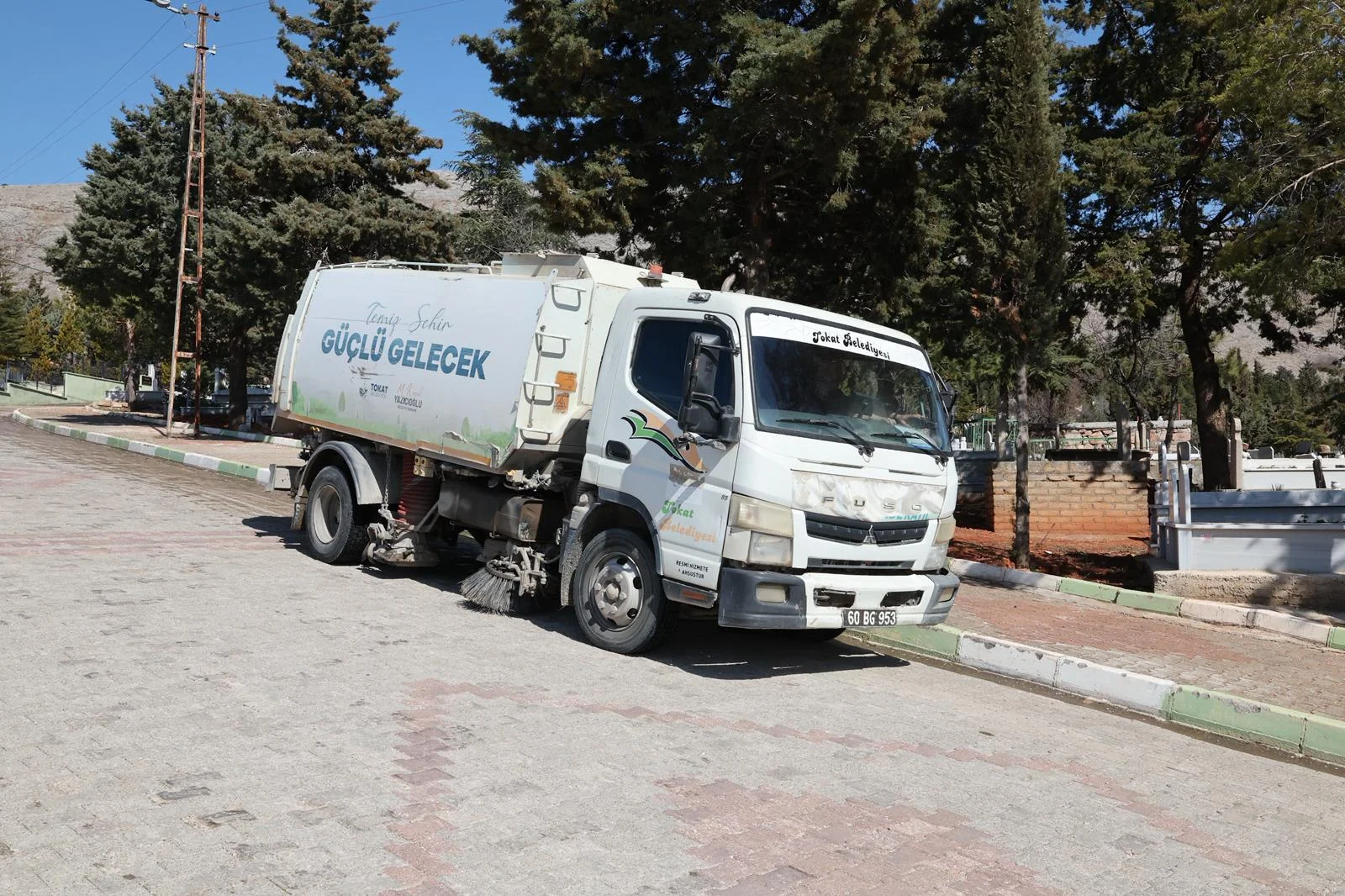 BAYRAM ÖNCESİ MEZARLIKLARDA KAPSAMLI ÇALIŞMA - Görsel 10