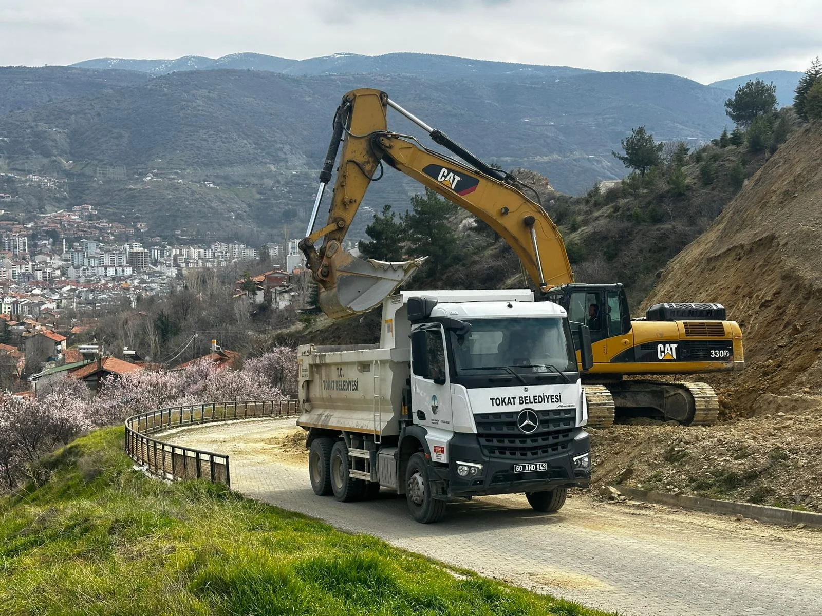 TOKAT BELEDİYESİ ÇALIŞMALARINA HIZ KESMEDEN DEVAM EDİYOR - Görsel 6