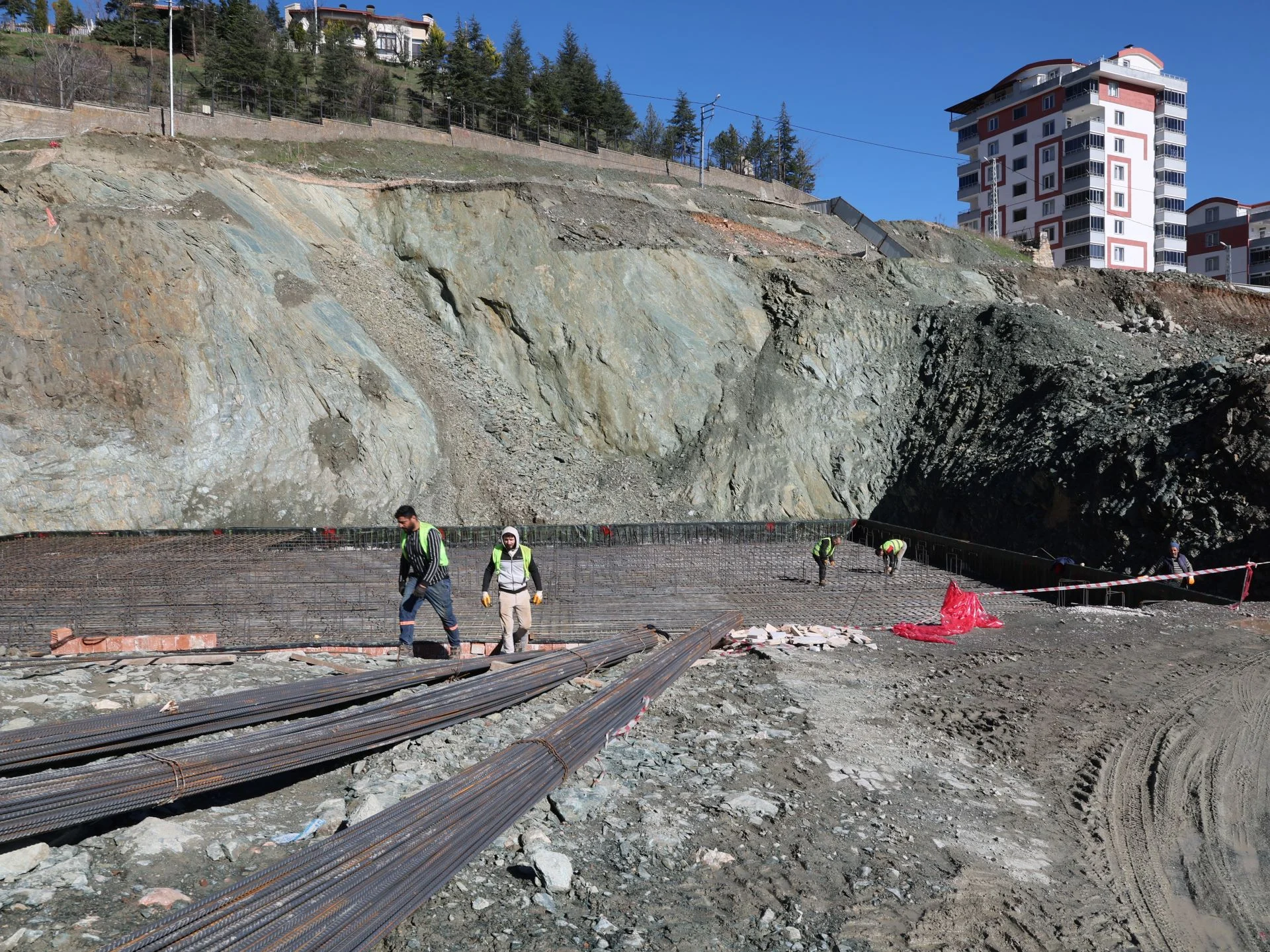 KENTSEL DÖNÜŞÜMDE KARARLI ADIMLAR: KALEDİBİ’NDE İLK ETAP BAŞLADI - Görsel 1