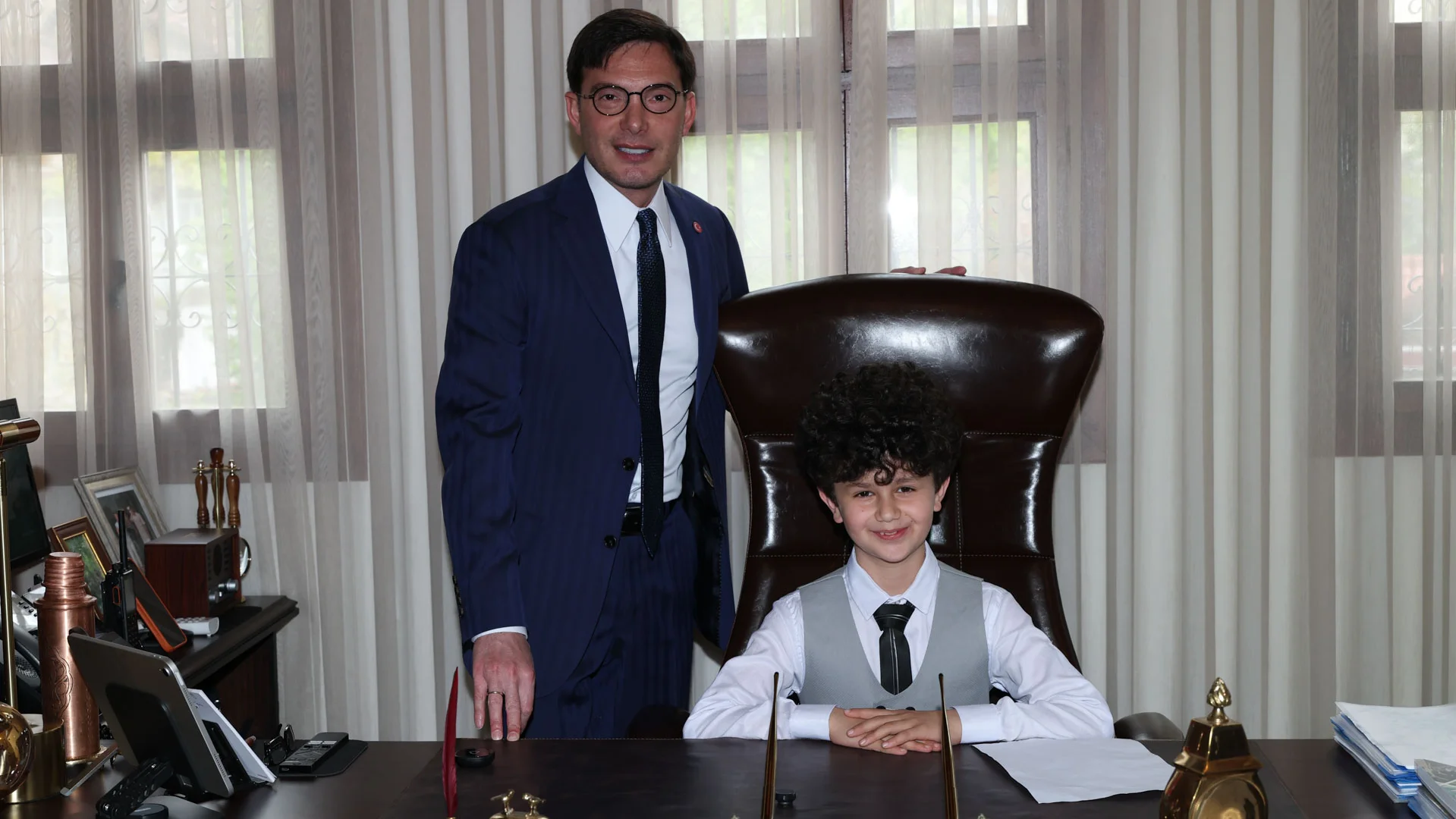 TEMSİLİ BAŞKAN MİNİK YUSUF ALİ ERGÜN BAŞKANLIK KOLTUĞUNDA