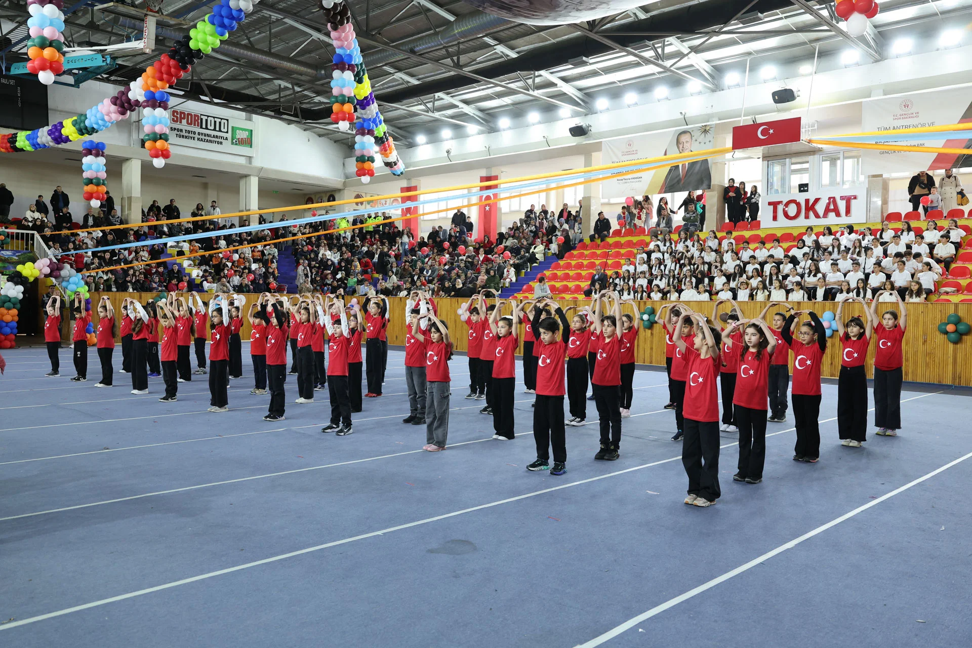 TOKAT’TA 23 NİSAN COŞKUSU VE DUYGU DOLU ANLAR BİR ARADA YAŞANDI - Görsel 6
