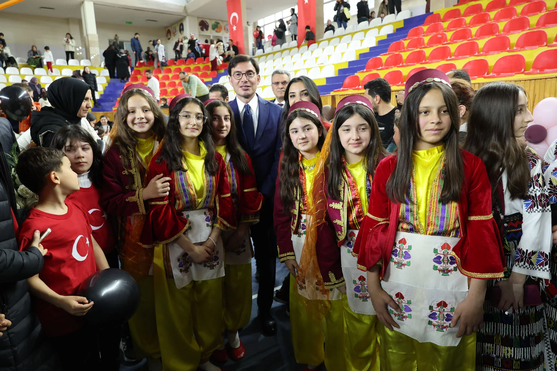 TOKAT’TA 23 NİSAN COŞKUSU VE DUYGU DOLU ANLAR BİR ARADA YAŞANDI - Görsel 17