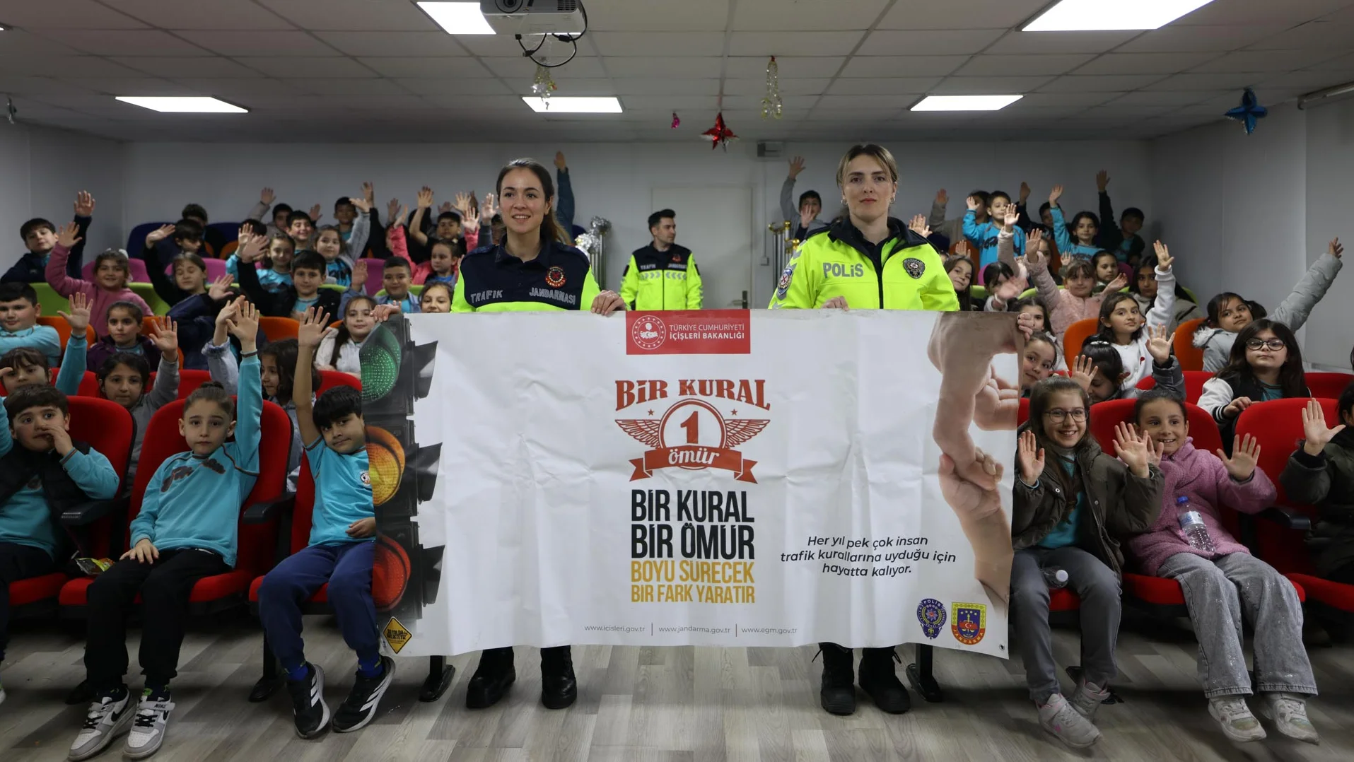 TOKAT BELEDİYESİ YENİLENEN TRAFİK EĞİTİM PARKI’NDA MİNİKLERE UYGULAMALI TRAFİK EĞİTİMİ