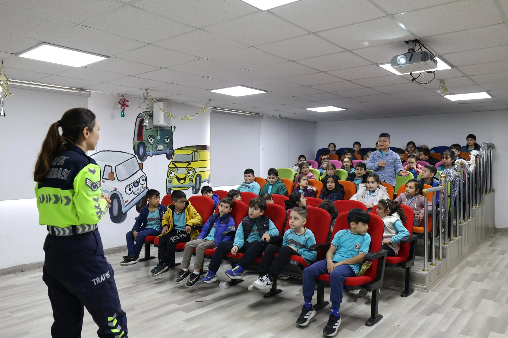 TOKAT BELEDİYESİ YENİLENEN TRAFİK EĞİTİM PARKI’NDA MİNİKLERE UYGULAMALI TRAFİK EĞİTİMİ - Görsel 10