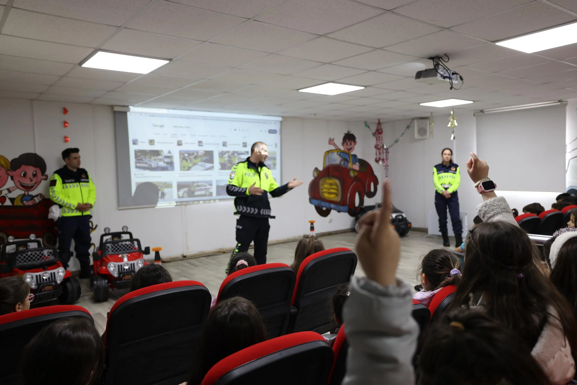 TOKAT BELEDİYESİ YENİLENEN TRAFİK EĞİTİM PARKI’NDA MİNİKLERE UYGULAMALI TRAFİK EĞİTİMİ - Görsel 12