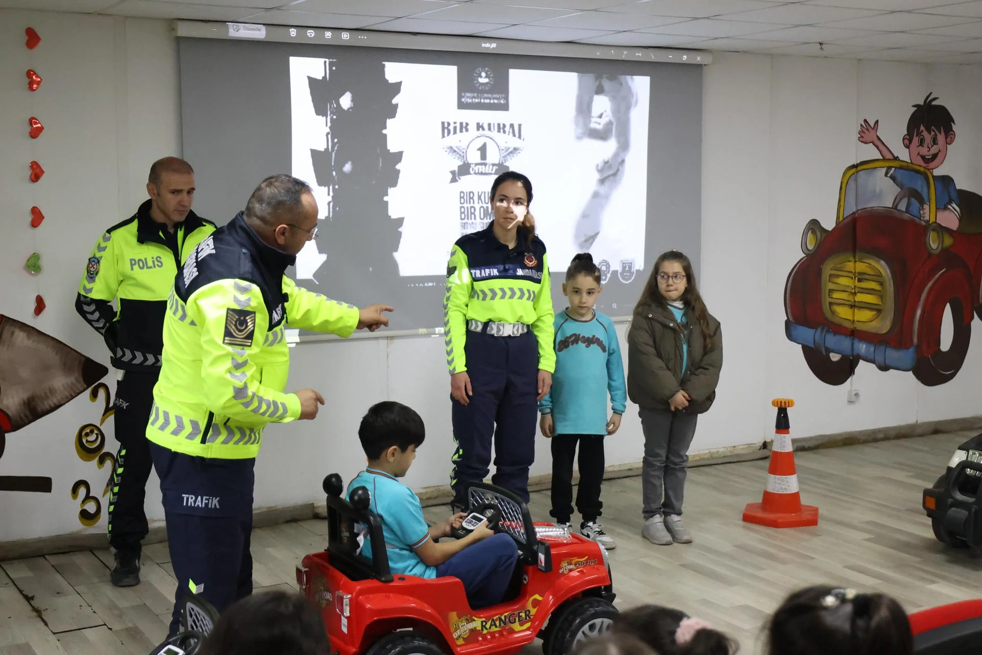 TOKAT BELEDİYESİ YENİLENEN TRAFİK EĞİTİM PARKI’NDA MİNİKLERE UYGULAMALI TRAFİK EĞİTİMİ - Görsel 15