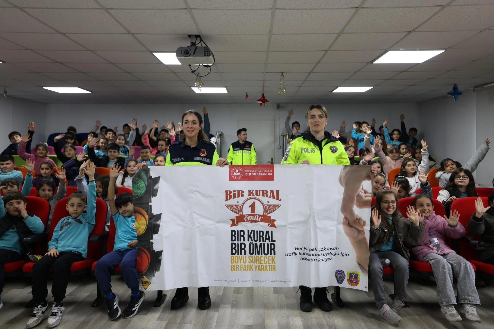 TOKAT BELEDİYESİ YENİLENEN TRAFİK EĞİTİM PARKI’NDA MİNİKLERE UYGULAMALI TRAFİK EĞİTİMİ - Görsel 18