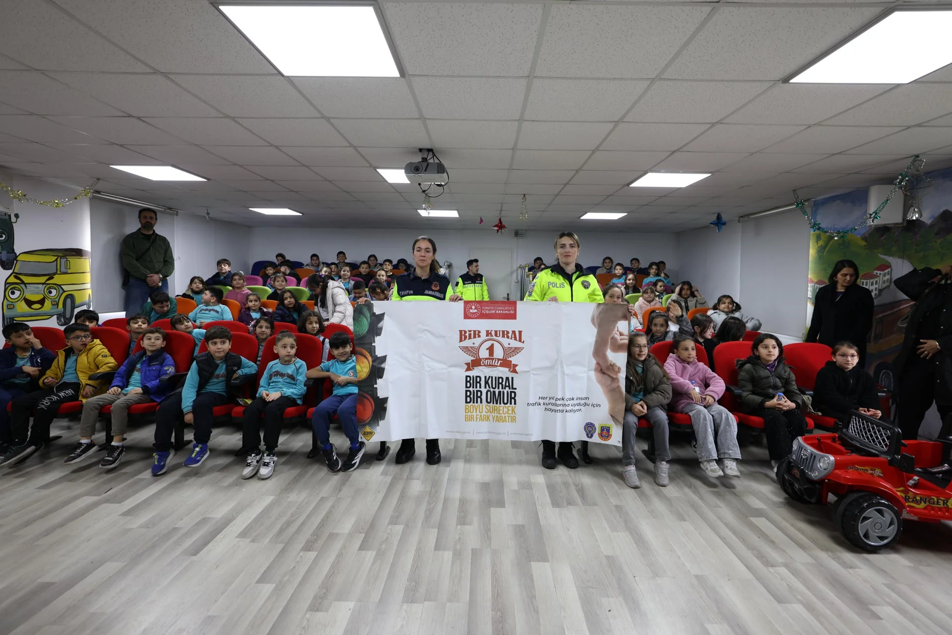 TOKAT BELEDİYESİ YENİLENEN TRAFİK EĞİTİM PARKI’NDA MİNİKLERE UYGULAMALI TRAFİK EĞİTİMİ - Görsel 17