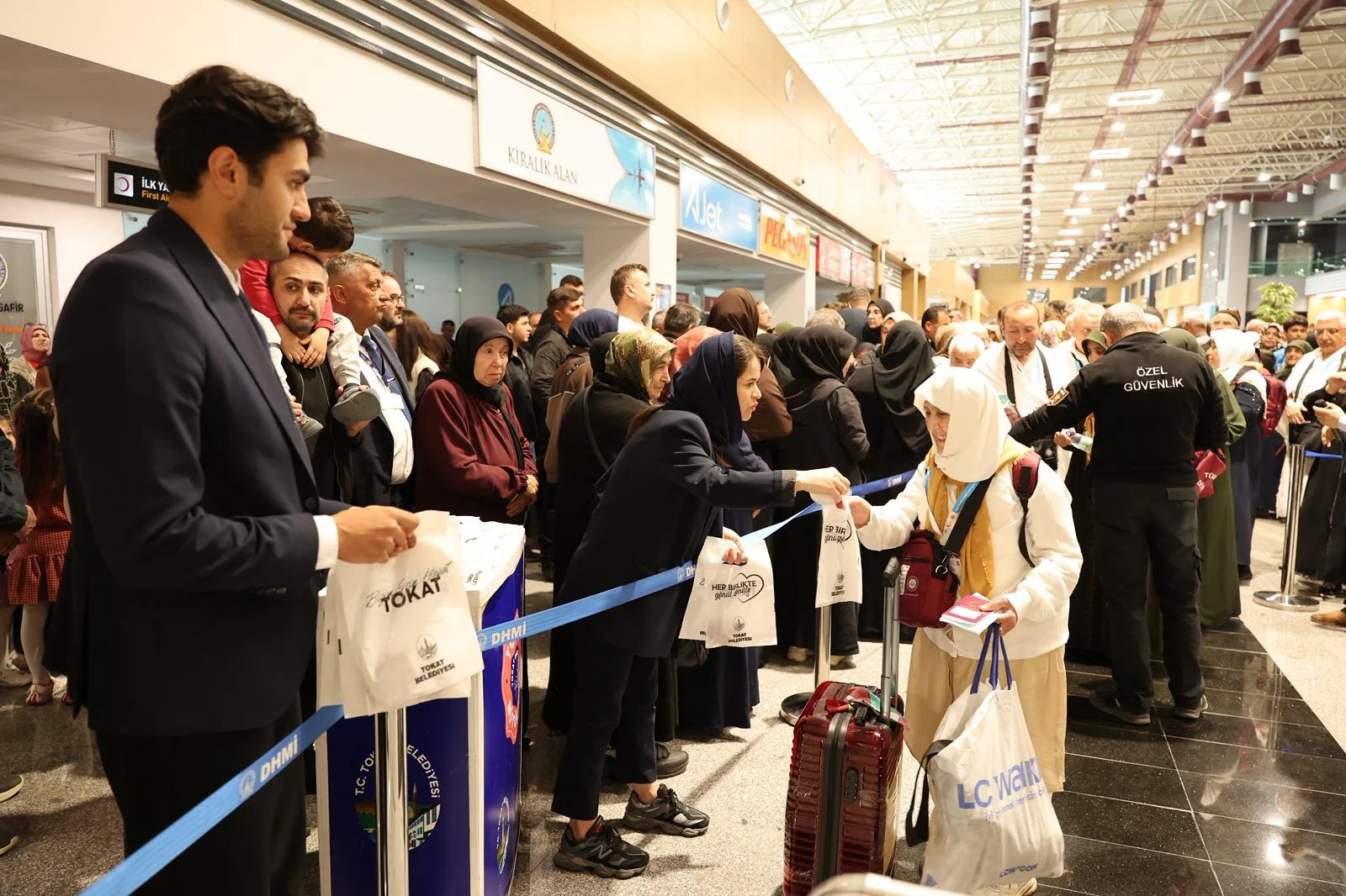TOKAT BELEDİYESİ’NDEN HACI ADAYLARINA MANEVİ UĞURLAMA - Görsel 11