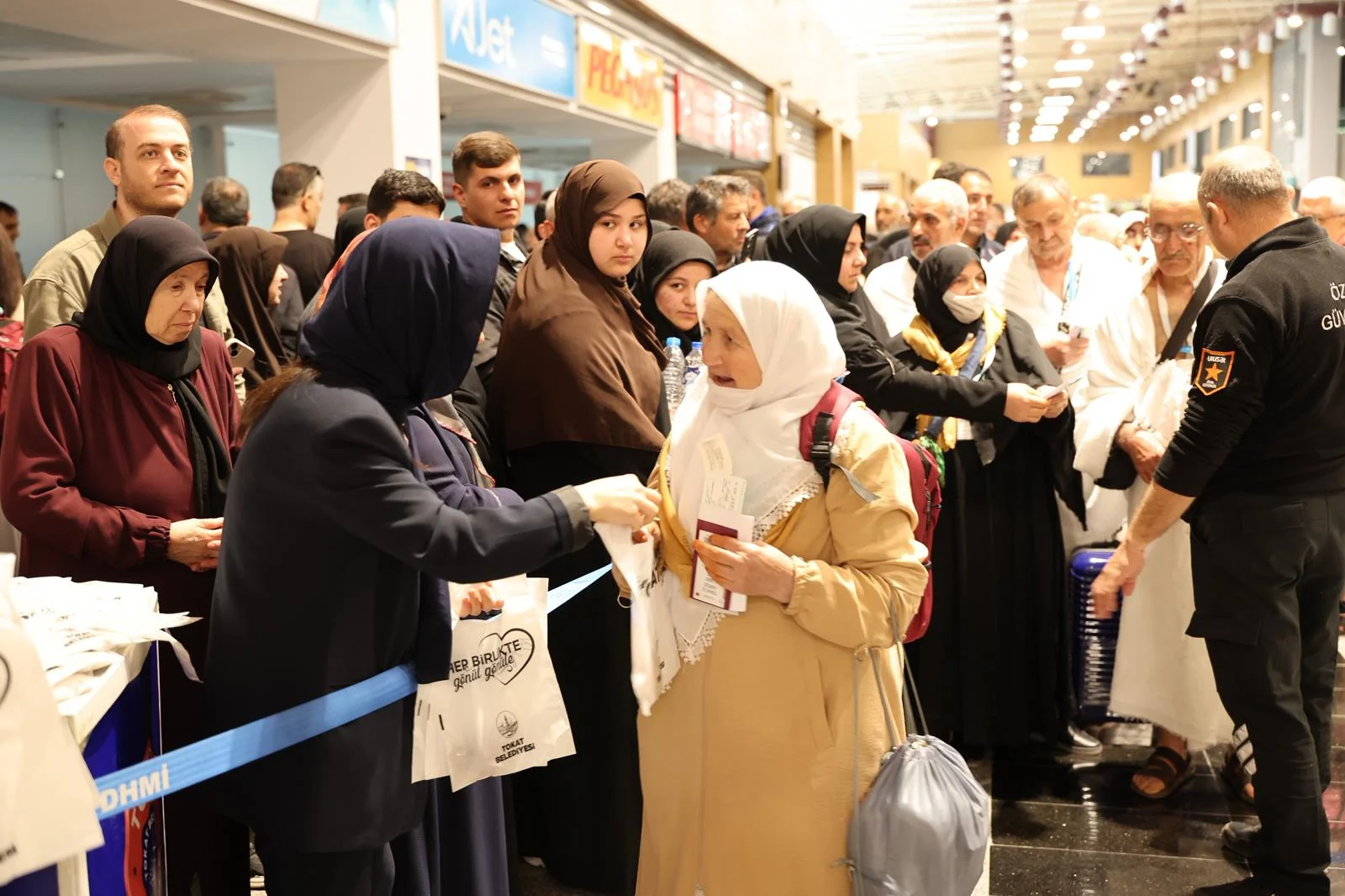 TOKAT BELEDİYESİ’NDEN HACI ADAYLARINA MANEVİ UĞURLAMA - Görsel 15