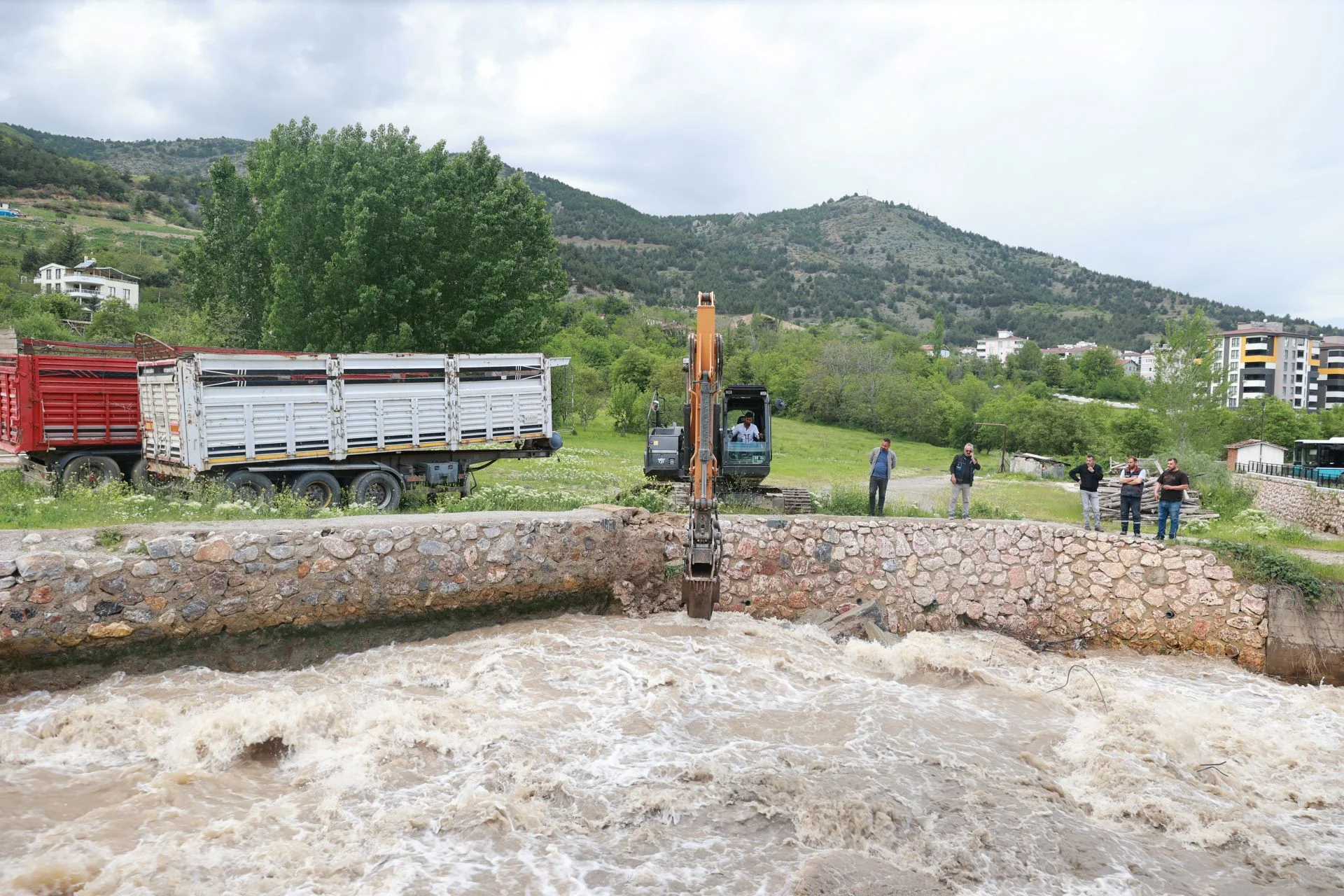 TOKAT BELEDİYESİ’NDEN SEL VE TAŞKIN RİSKİNE KARŞI YOĞUN MESAİ - Görsel 2