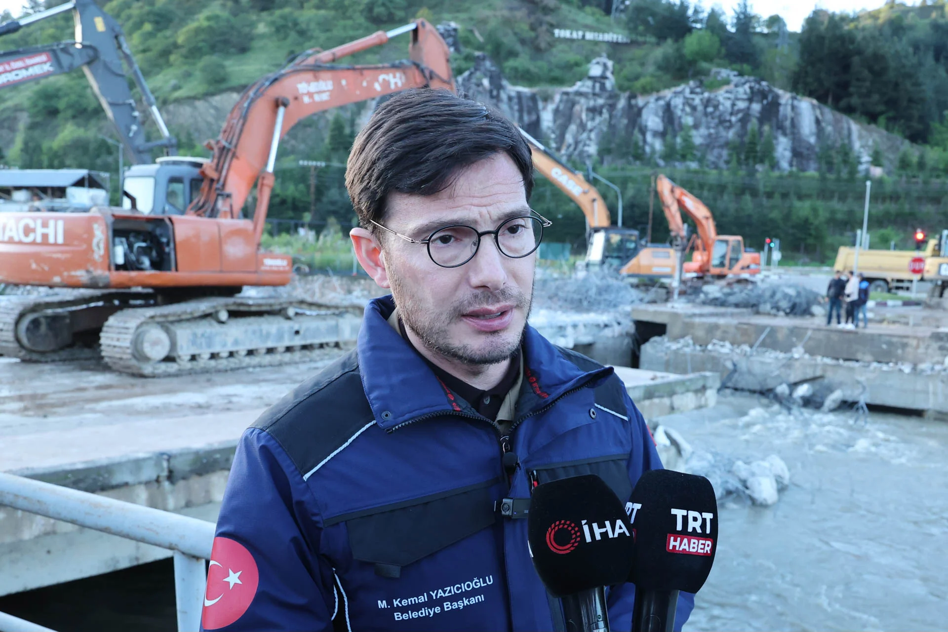 TAŞKIN RİSKİNE KARŞI ÇEDAŞ KÖPRÜSÜNDE YIKIM ÇALIŞMALARI SÜRÜYOR - Görsel 16