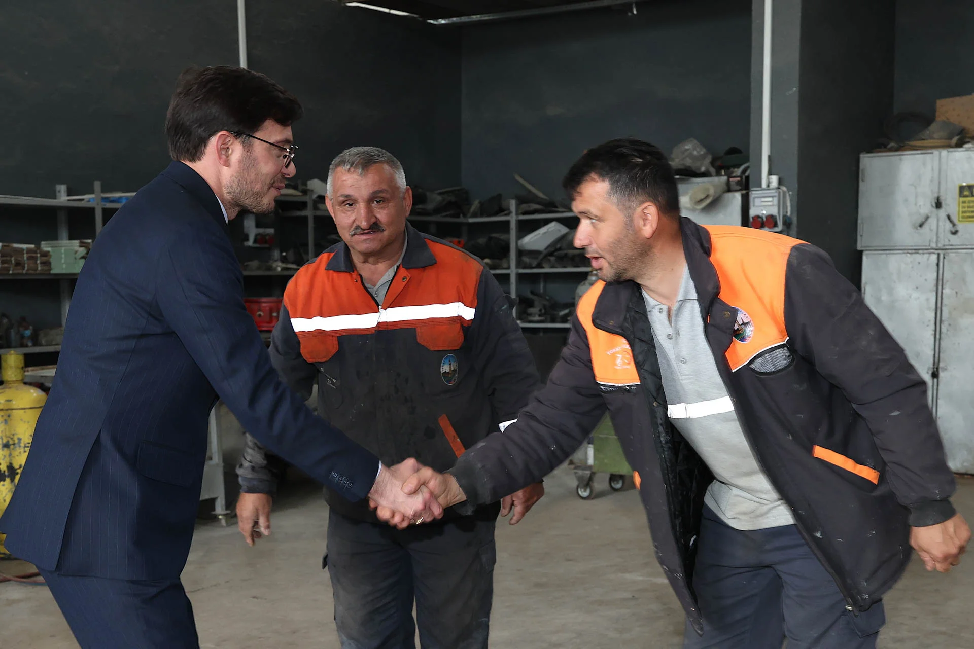 BAŞKAN YAZICIOĞLU, BELEDİYE PERSONELİYLE BAYRAMLAŞTI - Görsel 6