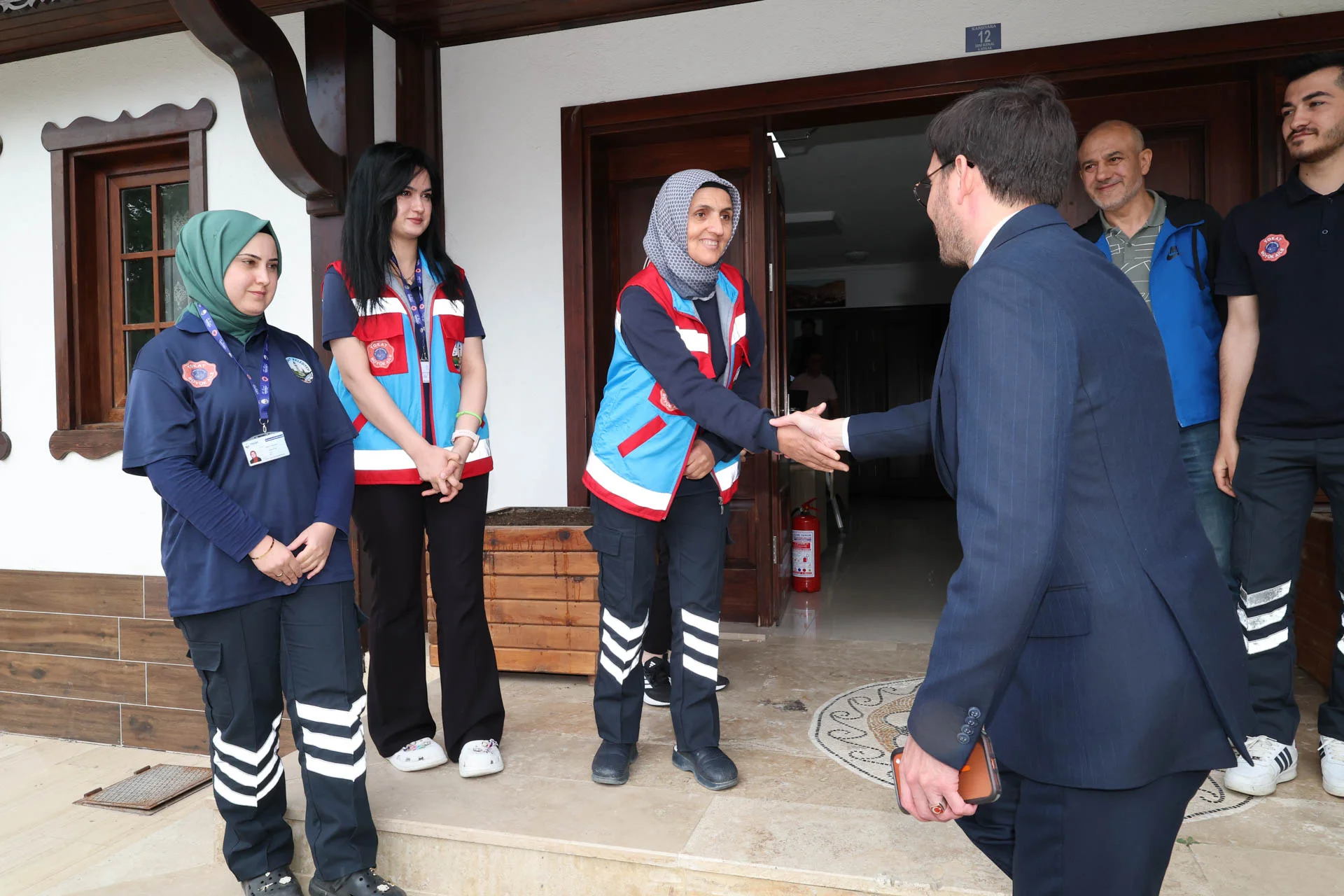 BAŞKAN YAZICIOĞLU, BELEDİYE PERSONELİYLE BAYRAMLAŞTI - Görsel 9