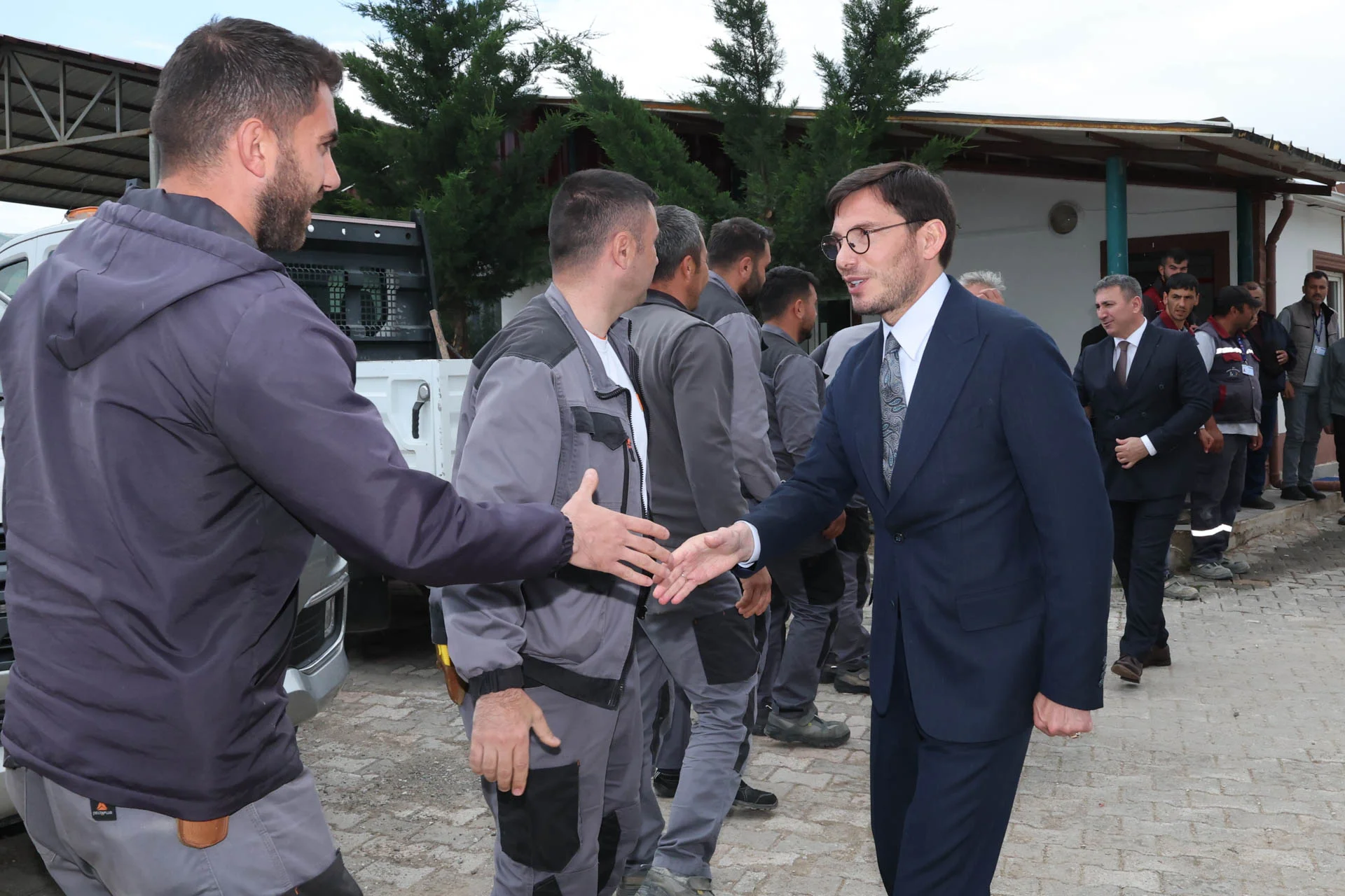BAŞKAN YAZICIOĞLU, BELEDİYE PERSONELİYLE BAYRAMLAŞTI - Görsel 10