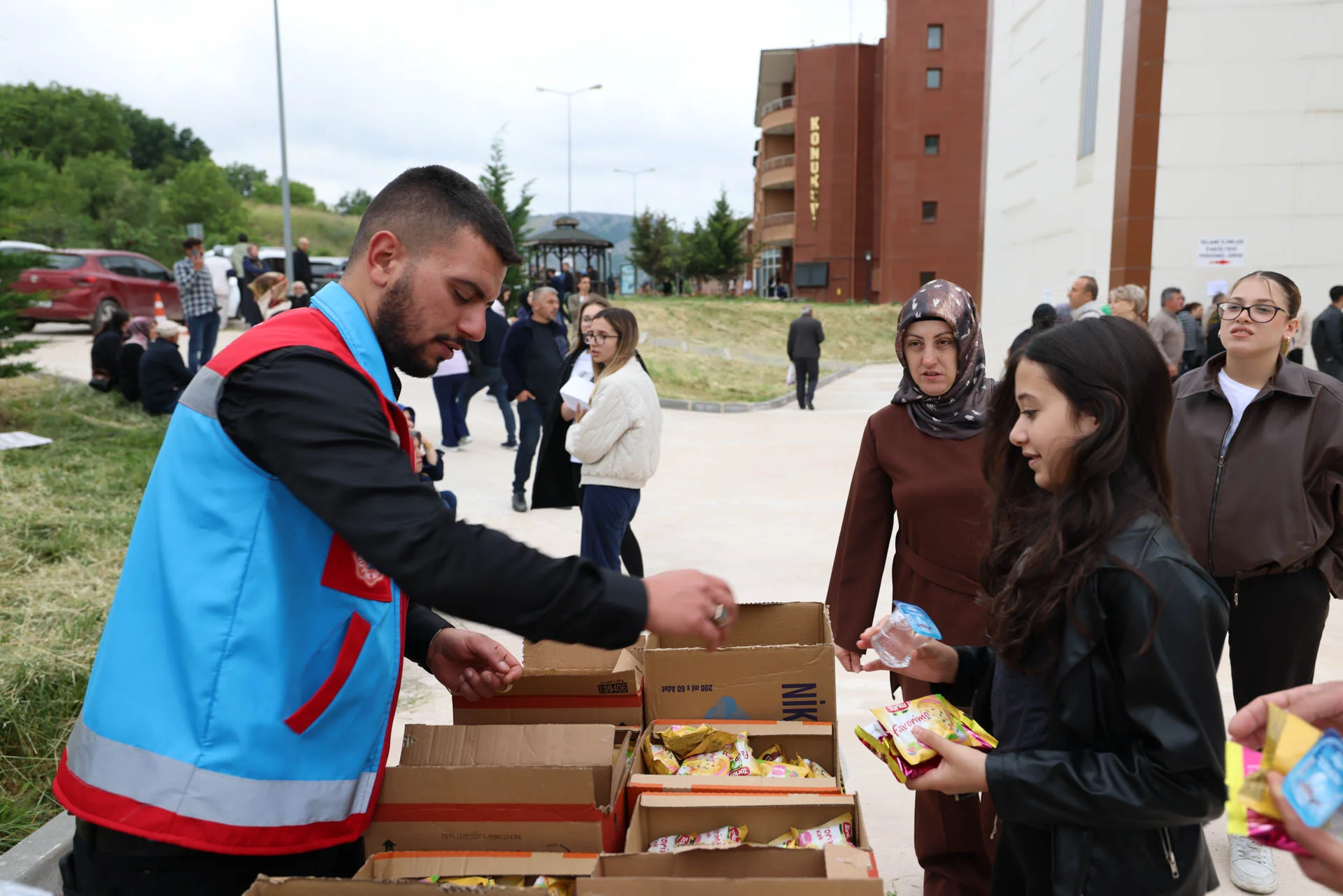 TOKAT BELEDİYESİ YKS MARATONUNDA GENÇLERİ VE AİLELERİNİ YALNIZ BIRAKMADI - Görsel 4