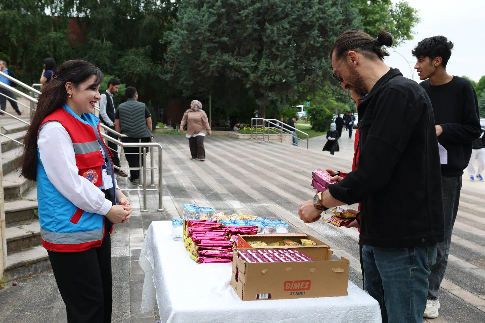 TOKAT BELEDİYESİ YKS MARATONUNDA GENÇLERİ VE AİLELERİNİ YALNIZ BIRAKMADI - Görsel 6