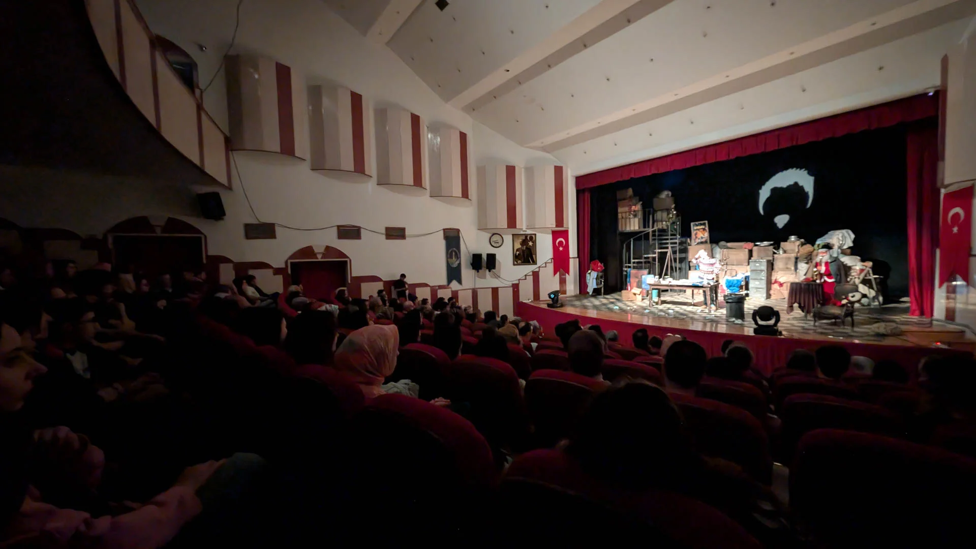 TOKAT BELEDİYESİ 1. TİYATRO FESTİVALİ SANATSEVERLERDEN TAM NOT ALDI - Görsel 9