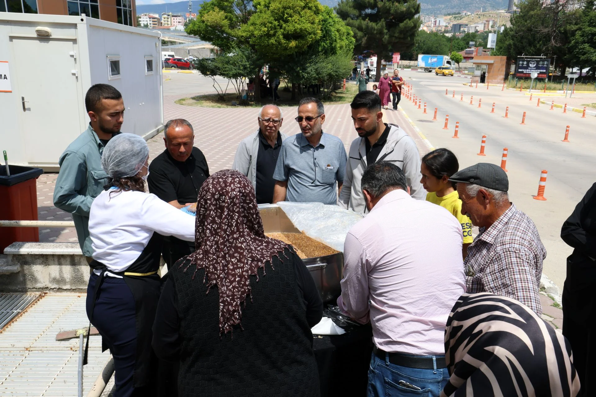TOKAT BELEDİYESİNDEN 12 BİN KİŞİLİK AŞURE İKRAMI - Görsel 6