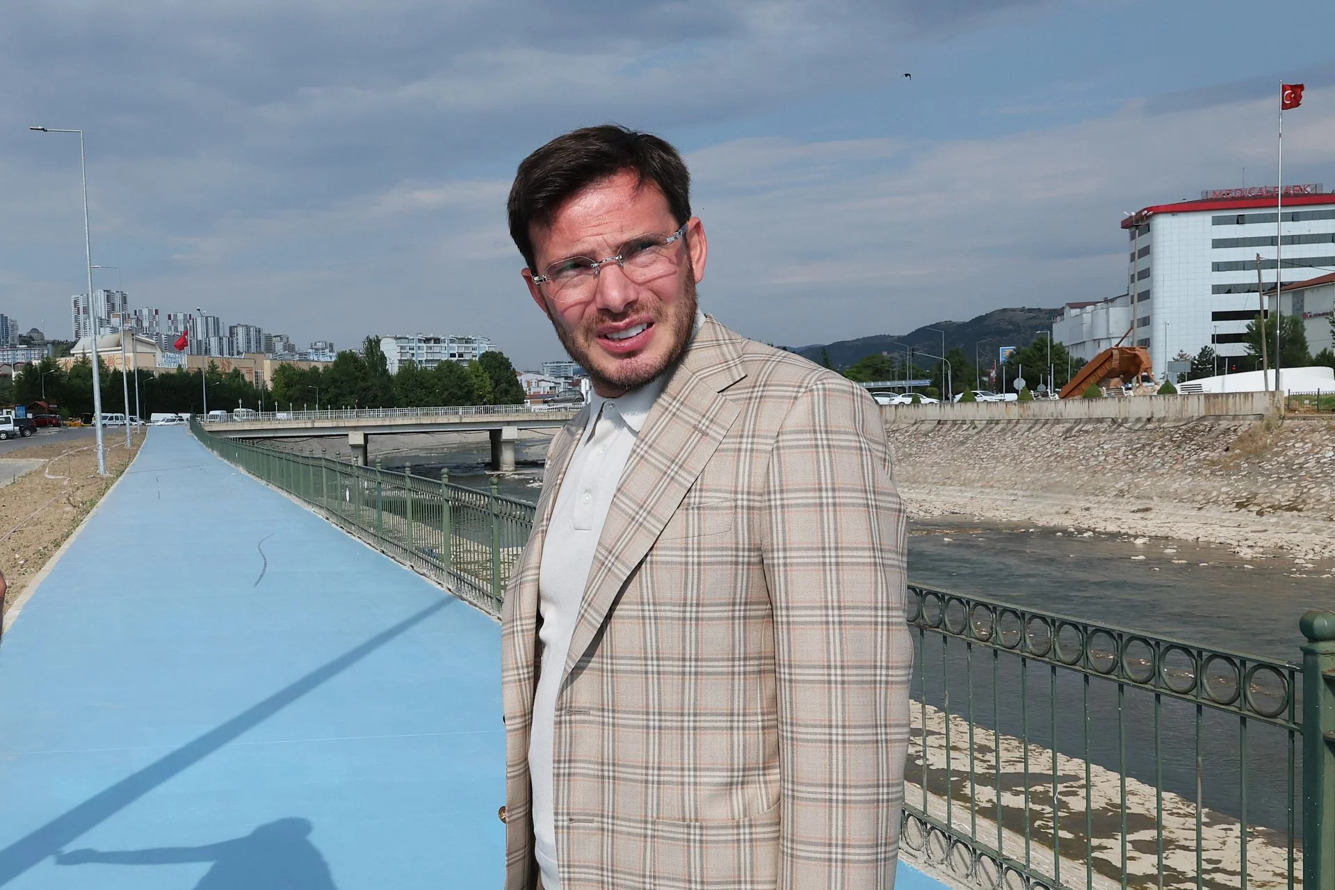 BAŞKAN YAZICIOĞLU: "ŞEHRİMİZİN HER NOKTASINDA ÜRETMEYE DEVAM EDİYORUZ" - Görsel 1
