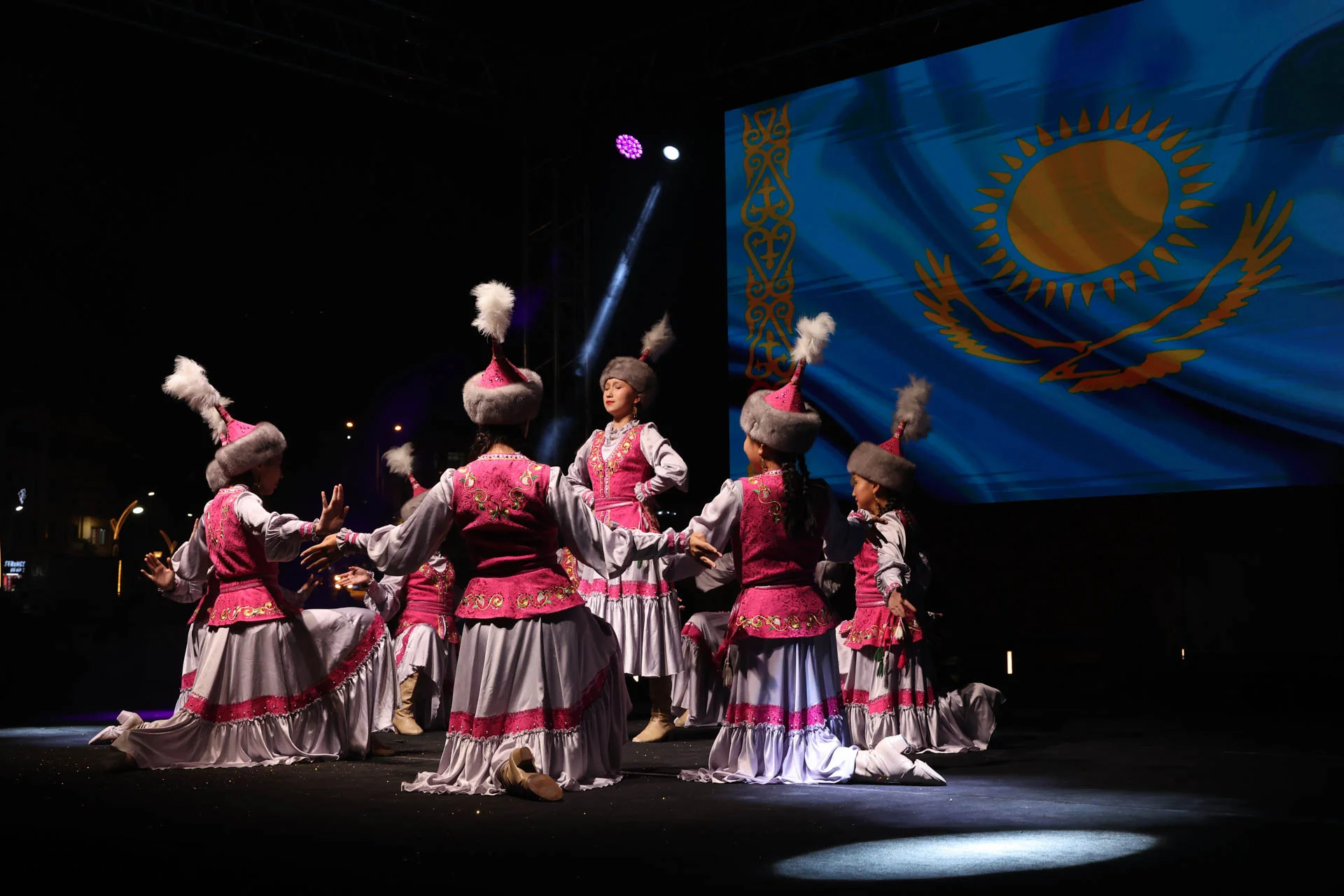 1. ULUSLARARASI TOKAT TÜRK DÜNYASI MÜZİK VE DANS ŞÖLENİ GERÇEKLEŞTİRİLDİ - Görsel 9