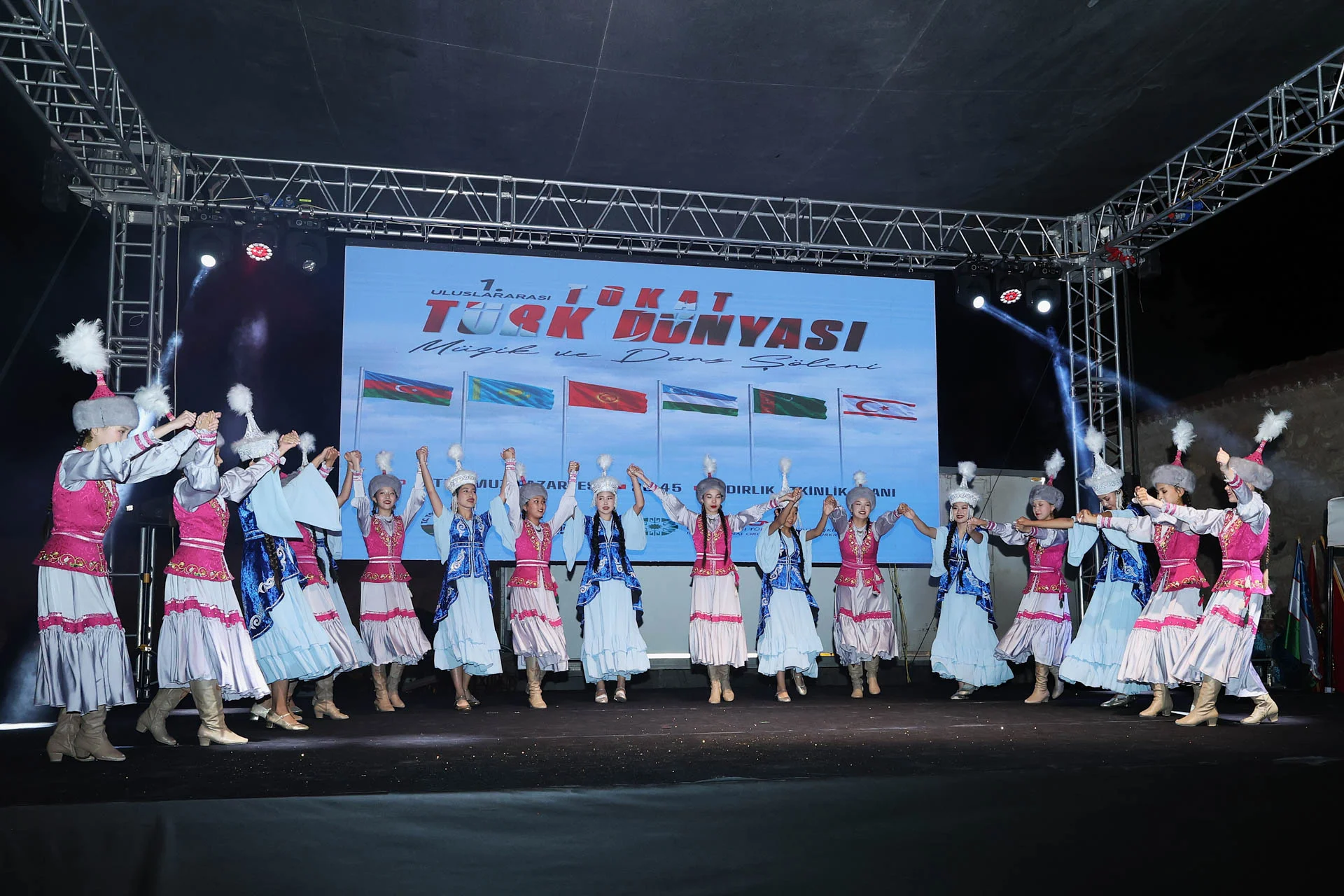 1. ULUSLARARASI TOKAT TÜRK DÜNYASI MÜZİK VE DANS ŞÖLENİ GERÇEKLEŞTİRİLDİ - Görsel 12