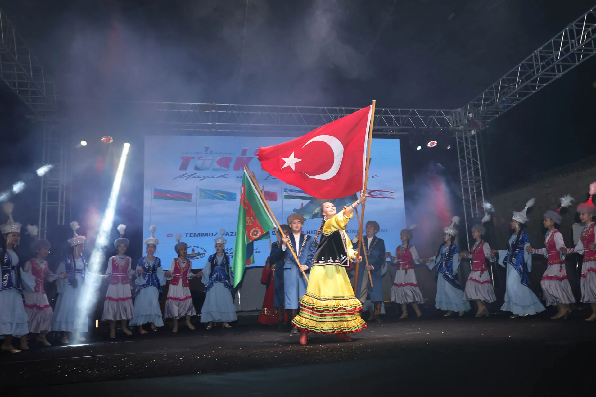 1. ULUSLARARASI TOKAT TÜRK DÜNYASI MÜZİK VE DANS ŞÖLENİ GERÇEKLEŞTİRİLDİ - Görsel 13