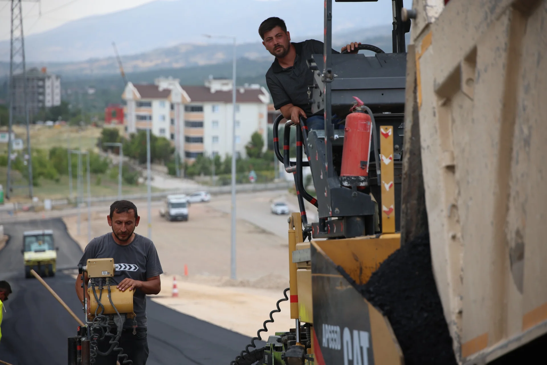 GÜNEŞLİ MAHALLESİ GÖLBAŞI CADDESİ YENİ YÜZÜNE KAVUŞTU - Görsel 3