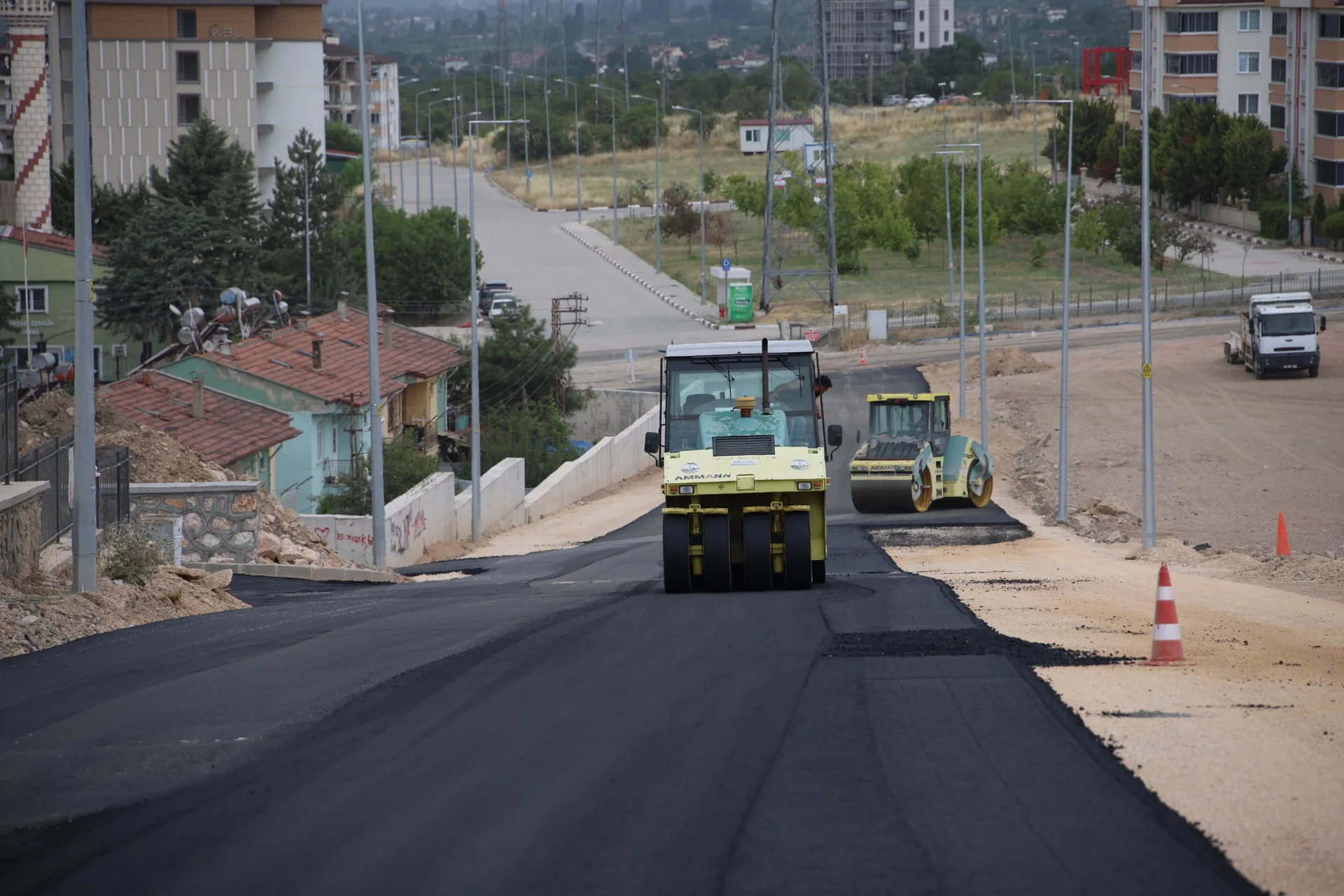 GÜNEŞLİ MAHALLESİ GÖLBAŞI CADDESİ YENİ YÜZÜNE KAVUŞTU - Görsel 4