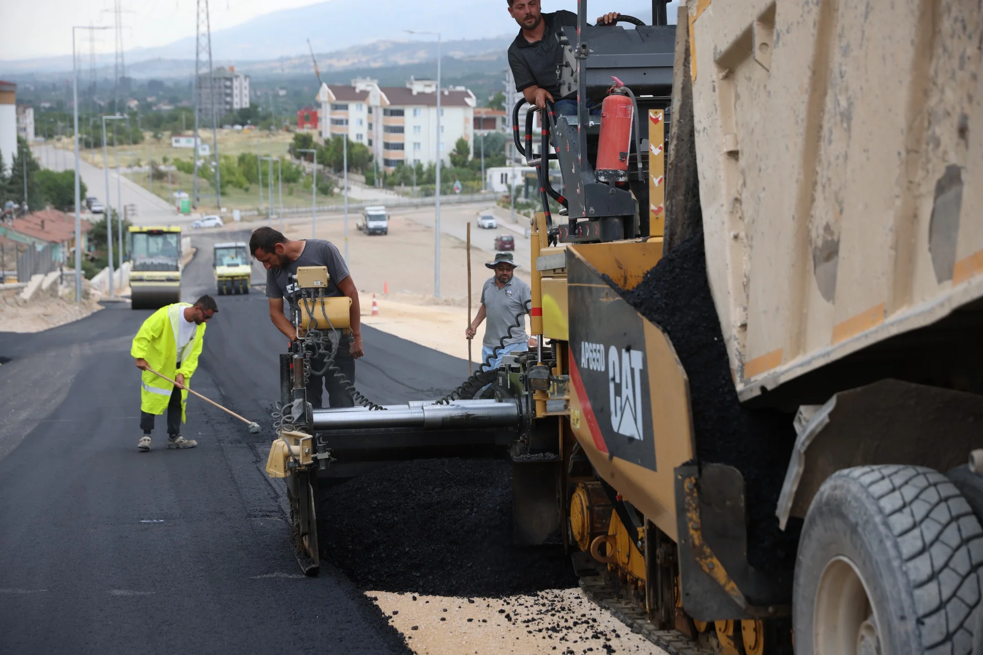 GÜNEŞLİ MAHALLESİ GÖLBAŞI CADDESİ YENİ YÜZÜNE KAVUŞTU - Görsel 5