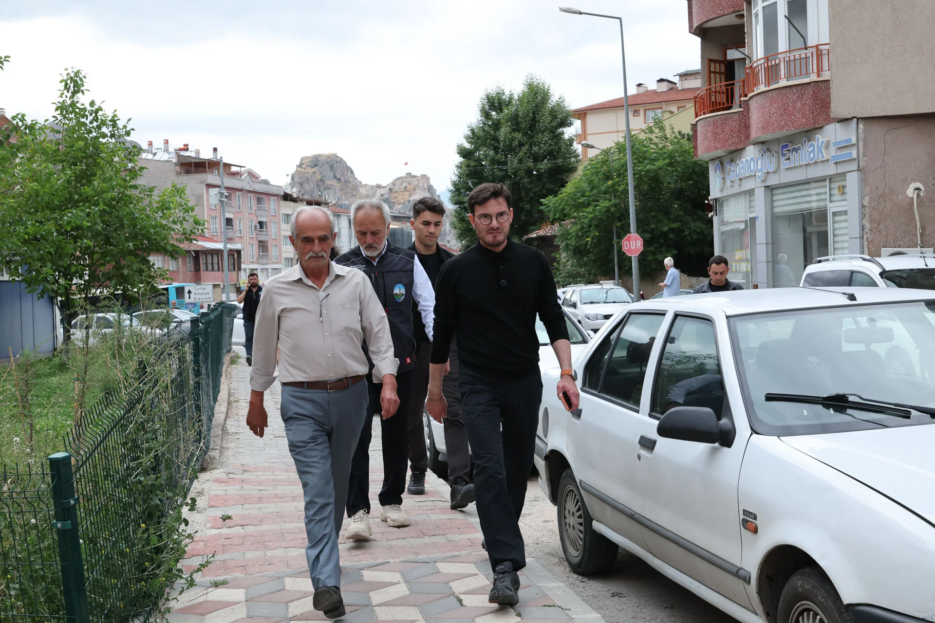 BAŞKAN YAZICIOĞLU MAHALLELERİ ADIM ADIM GEZİYOR - Görsel 1