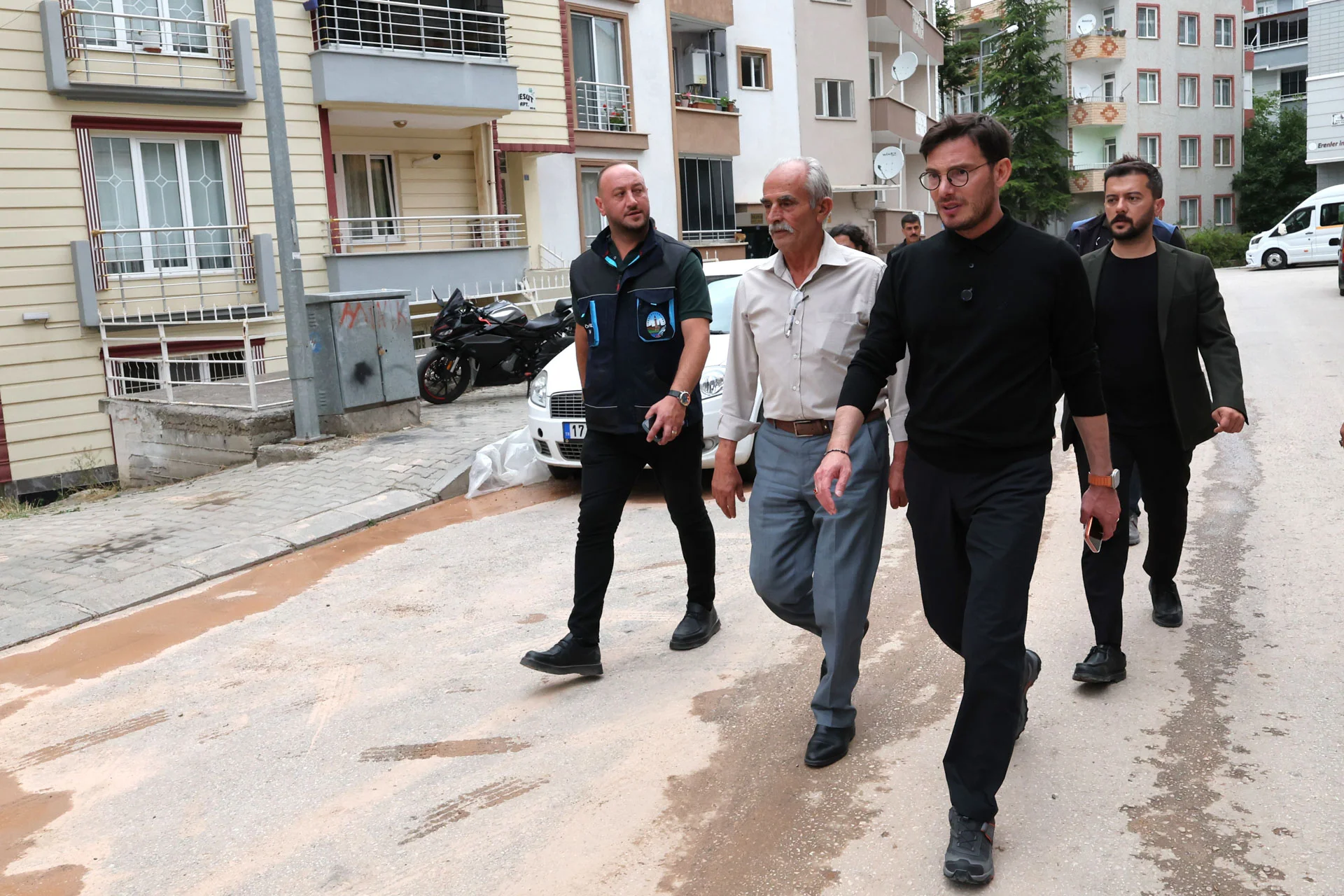 BAŞKAN YAZICIOĞLU MAHALLELERİ ADIM ADIM GEZİYOR - Görsel 7