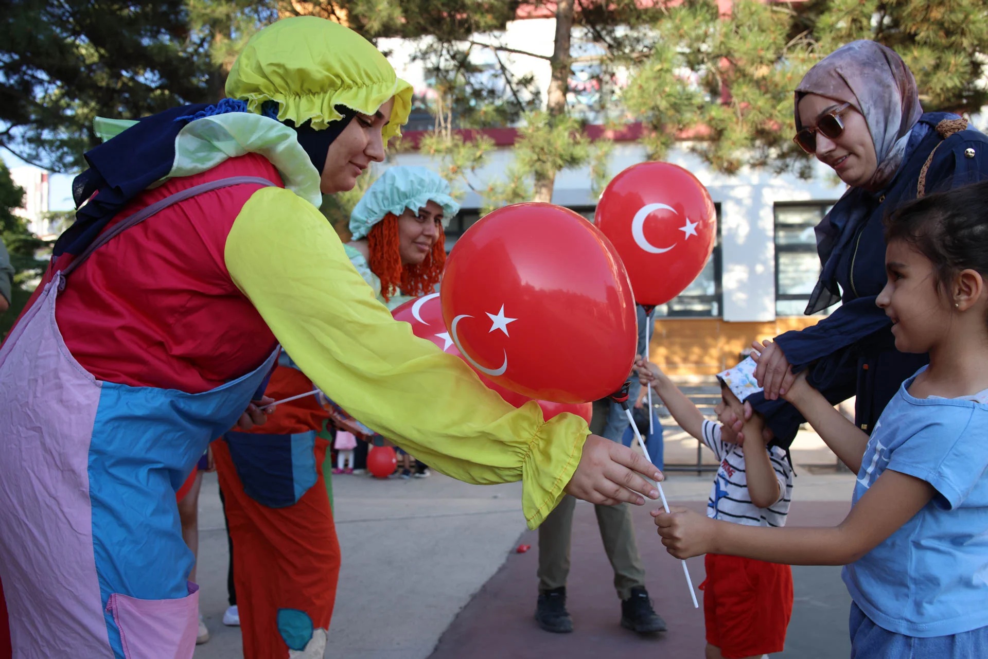 TOKAT BELEDİYESİ 2. GELENEKSEL MAHALLE ŞENLİKLERİ 15 BİN ÇOCUĞA ULAŞTI - Görsel 2