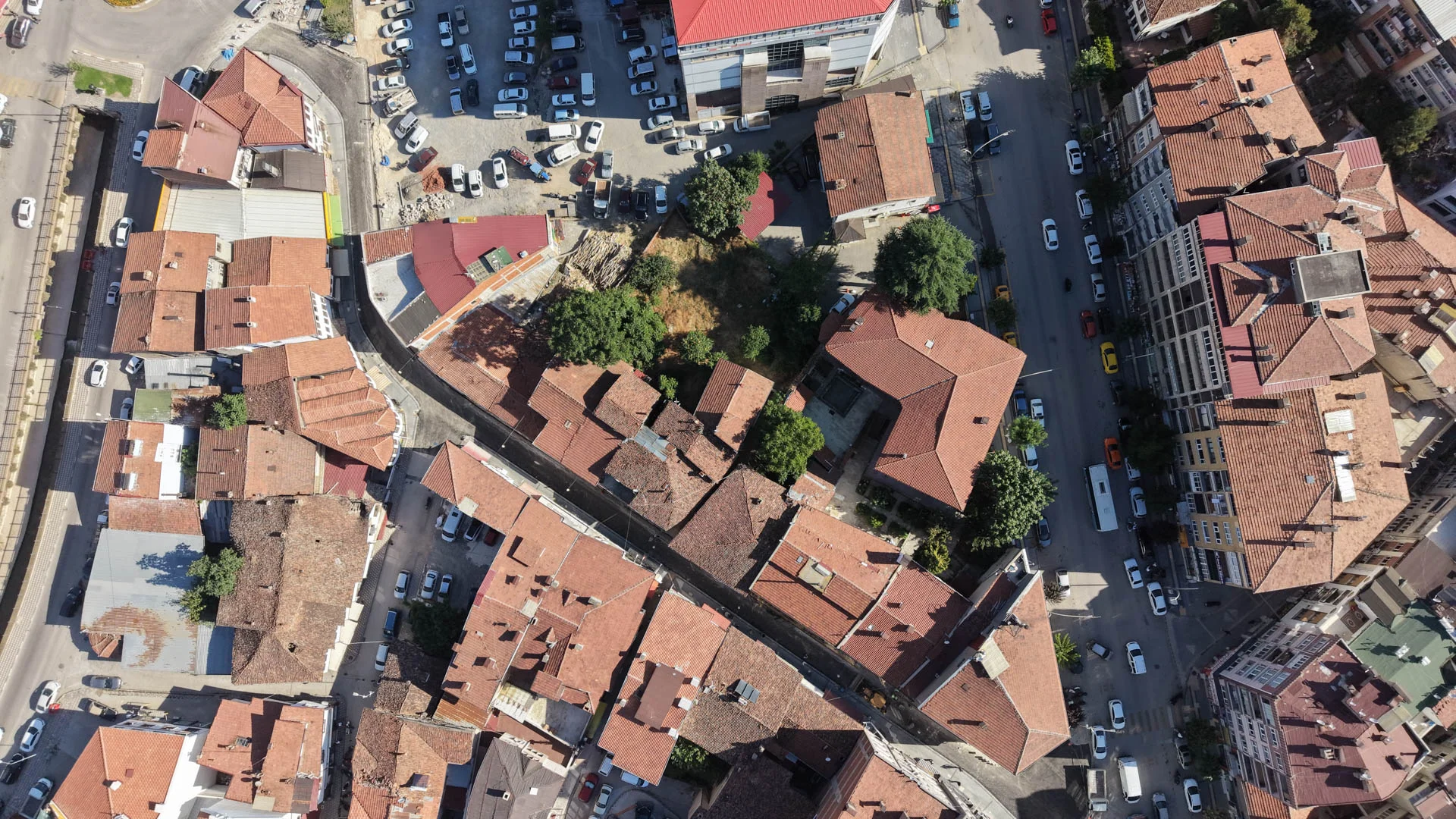BAŞKAN YAZICIOĞLU ESNAFA VE VATANDAŞA SORDU, SOKAĞIN KADERİNİ ORTAK AKIL BELİRLEDİ - Görsel 9