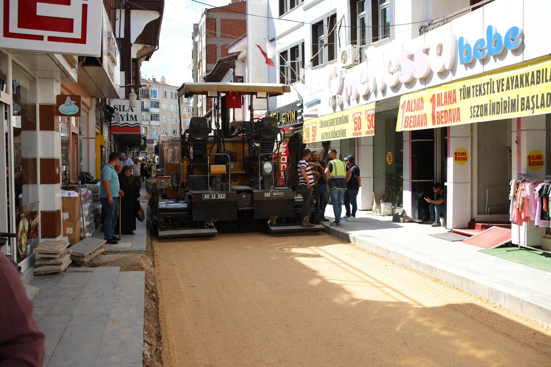 BAŞKAN YAZICIOĞLU ESNAFA VE VATANDAŞA SORDU, SOKAĞIN KADERİNİ ORTAK AKIL BELİRLEDİ - Görsel 10