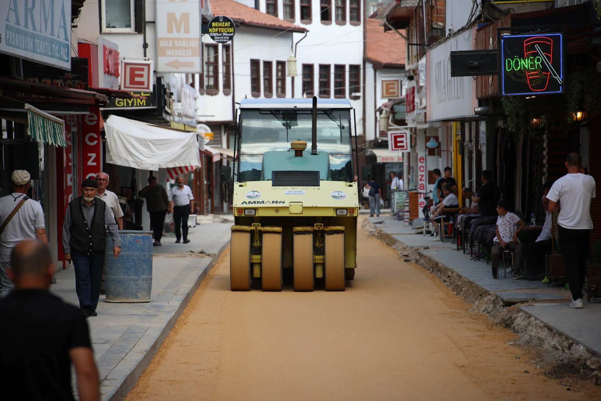 BAŞKAN YAZICIOĞLU ESNAFA VE VATANDAŞA SORDU, SOKAĞIN KADERİNİ ORTAK AKIL BELİRLEDİ - Görsel 12