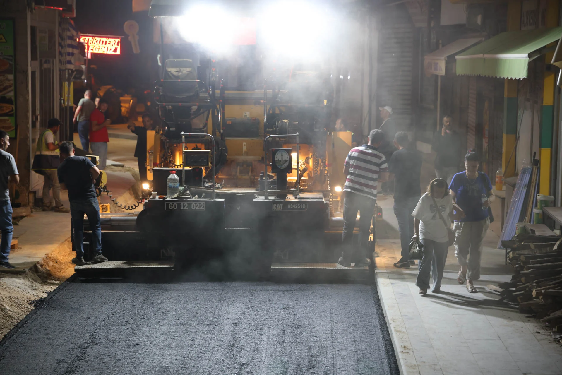 BAŞKAN YAZICIOĞLU ESNAFA VE VATANDAŞA SORDU, SOKAĞIN KADERİNİ ORTAK AKIL BELİRLEDİ - Görsel 16