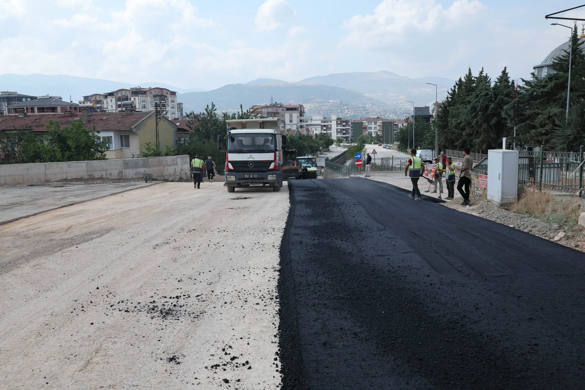 GÜNEŞLİ MAHALLESİ FİDANLIK CADDESİ’NDE ASFALT ÇALIŞMALARI TAMAMLANIYOR - Görsel 5