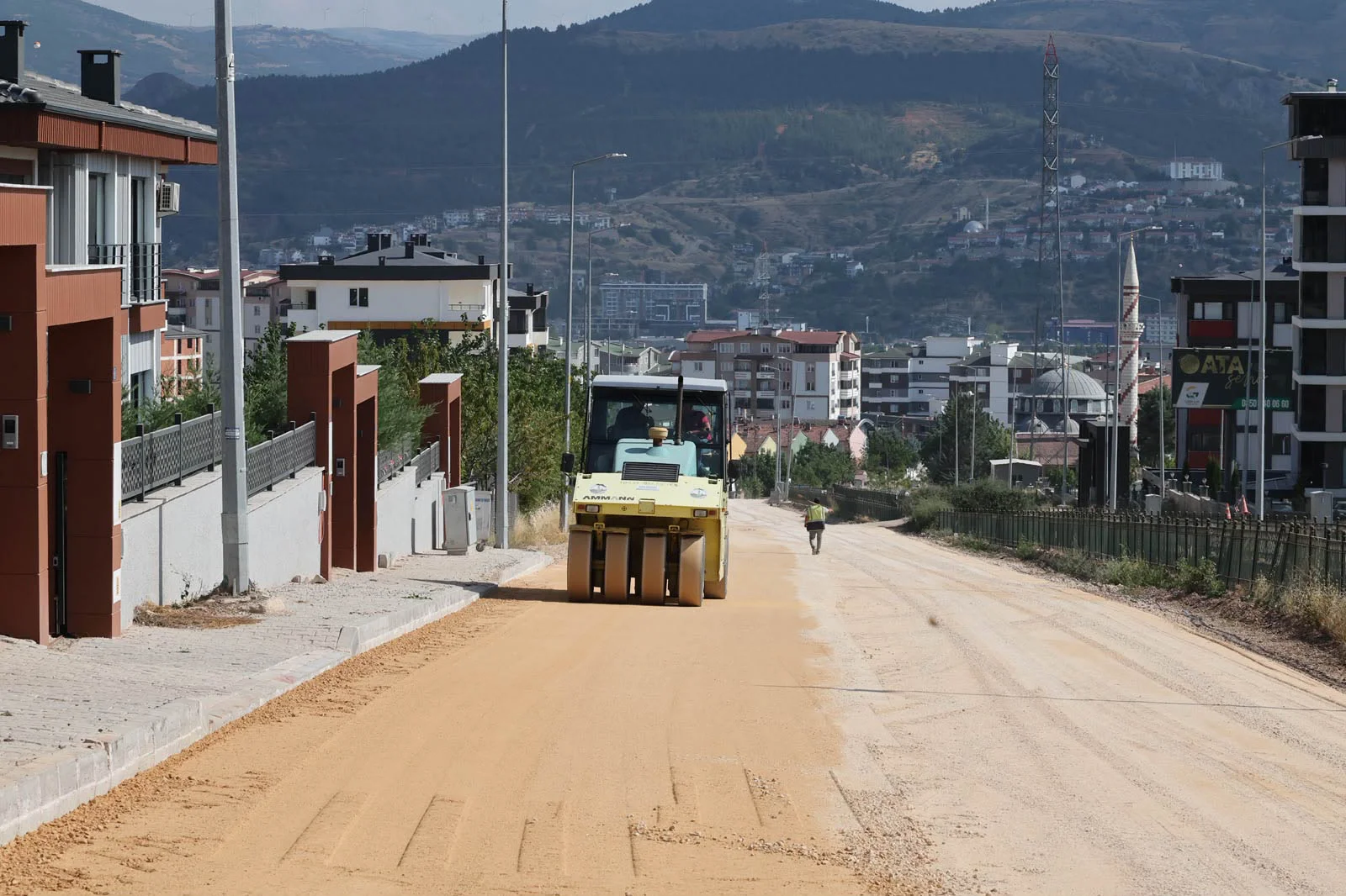 GÜNEŞLİ MAHALLESİ FİDANLIK CADDESİ’NDE ASFALT ÇALIŞMALARI TAMAMLANIYOR - Görsel 12