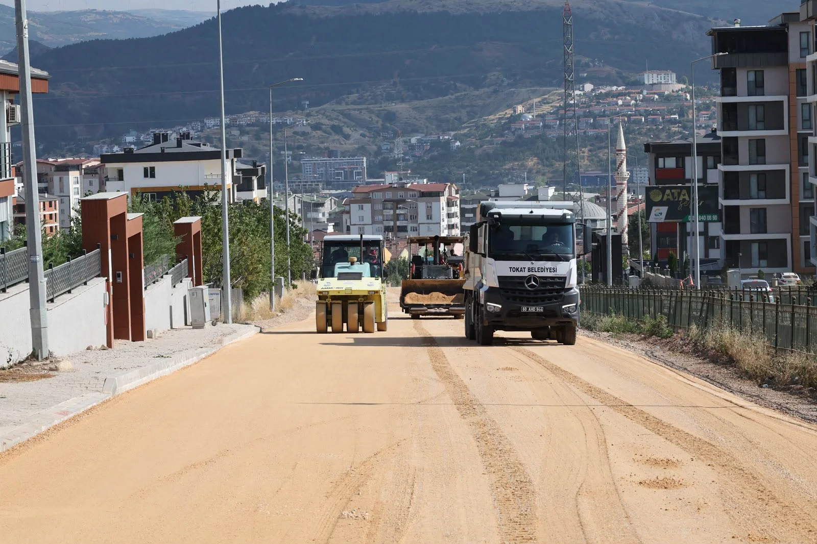 GÜNEŞLİ MAHALLESİ FİDANLIK CADDESİ’NDE ASFALT ÇALIŞMALARI TAMAMLANIYOR - Görsel 16