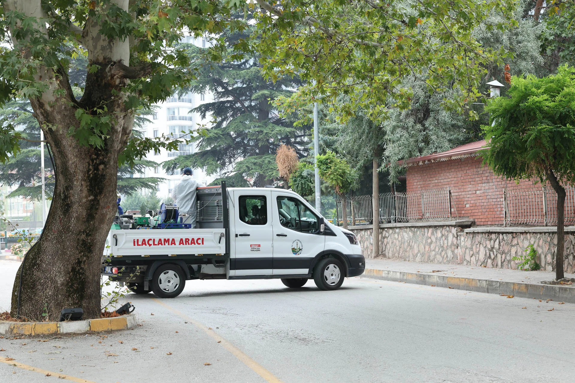 SİVRİSİNEK VE HAŞERELERE KARŞI KAPSAMLI İLAÇLAMA SEFERBERLİĞİ - Görsel 4