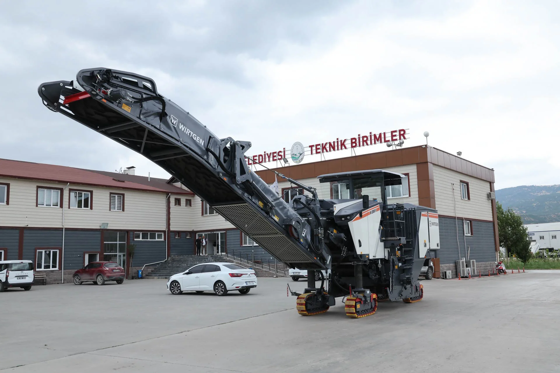YENİ ASFALT KAZIMA MAKİNESİ HİZMETE ALINDI - Görsel 11