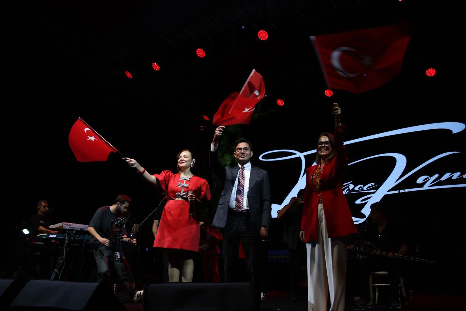 ZAFER COŞKUSU TUĞÇE KANDEMİR KONSERİYLE TAÇLANDI - Görsel 6