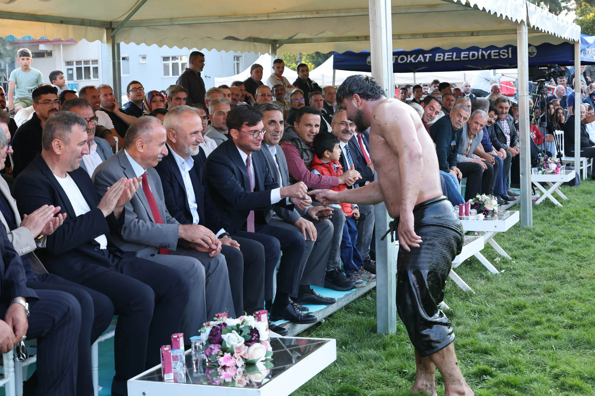 PEHLİVANLAR TOKAT’TA ER MEYDANINDA SAHNE ALDI - Görsel 8